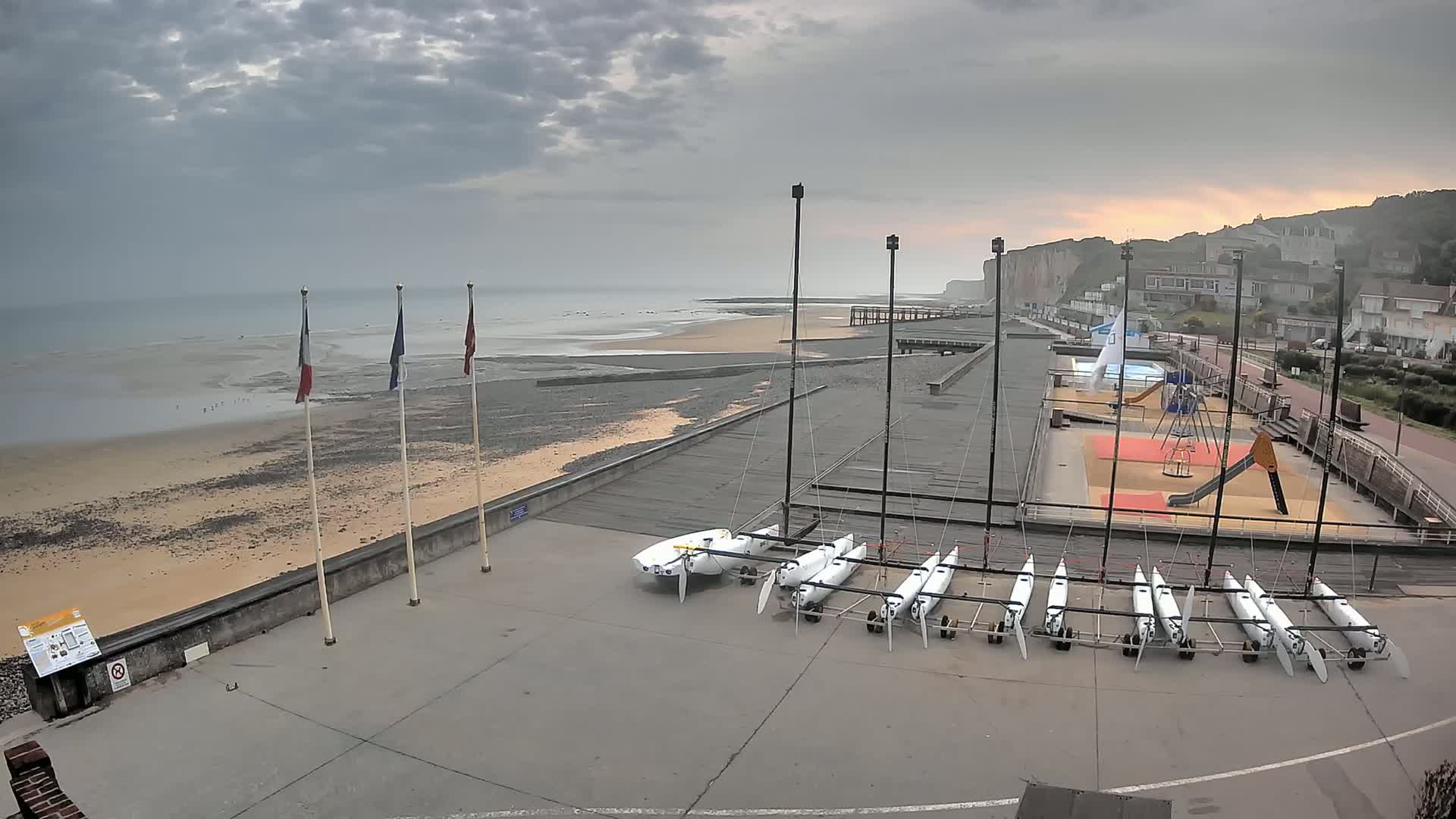 Plage de Veules-les-Roses Beach Live Cam - Dieppe, Seine-Maritime, Normandie, France
