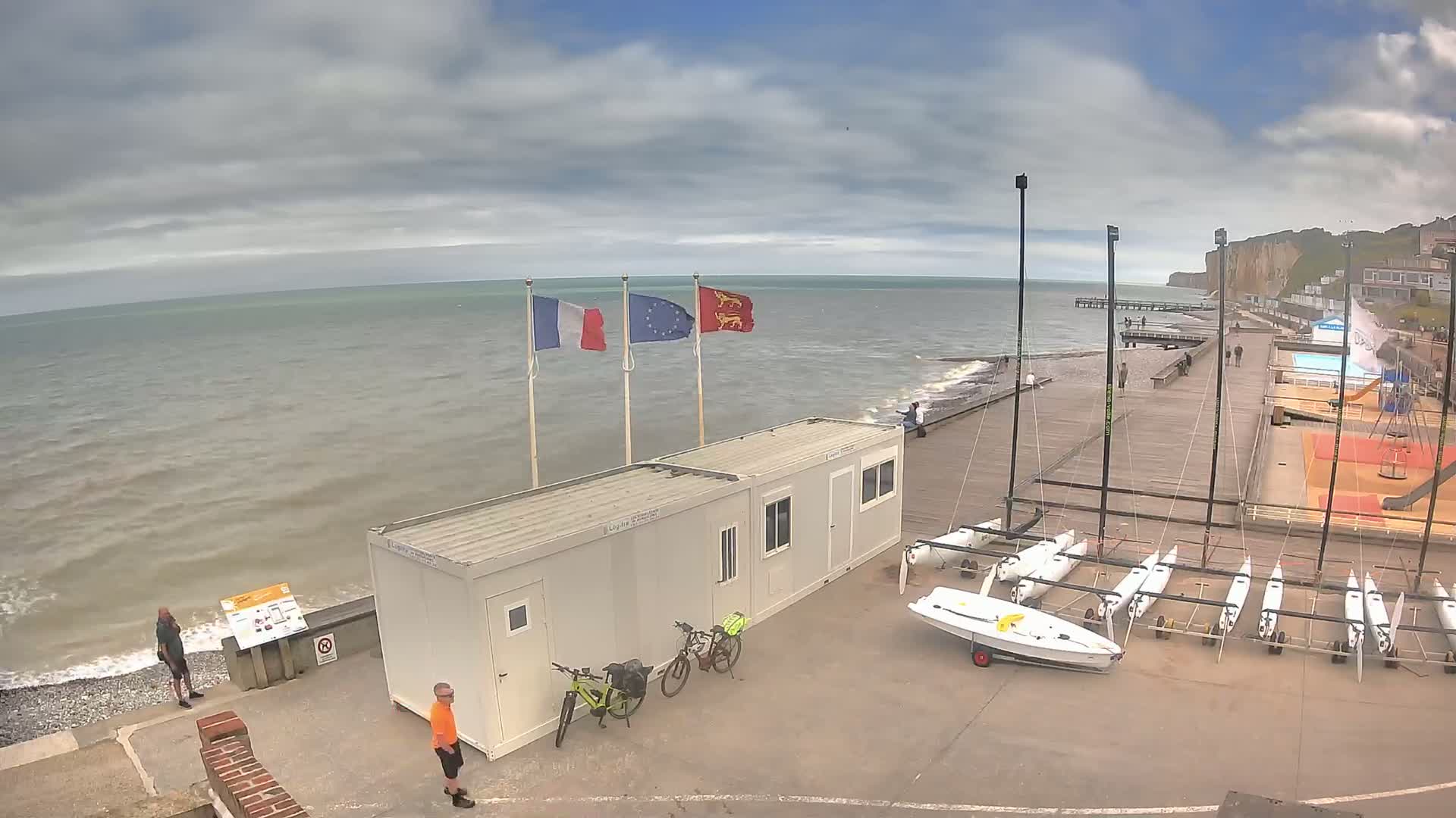 Plage de Veules-les-Roses Beach Live Cam - Dieppe, Seine-Maritime, Normandie, France