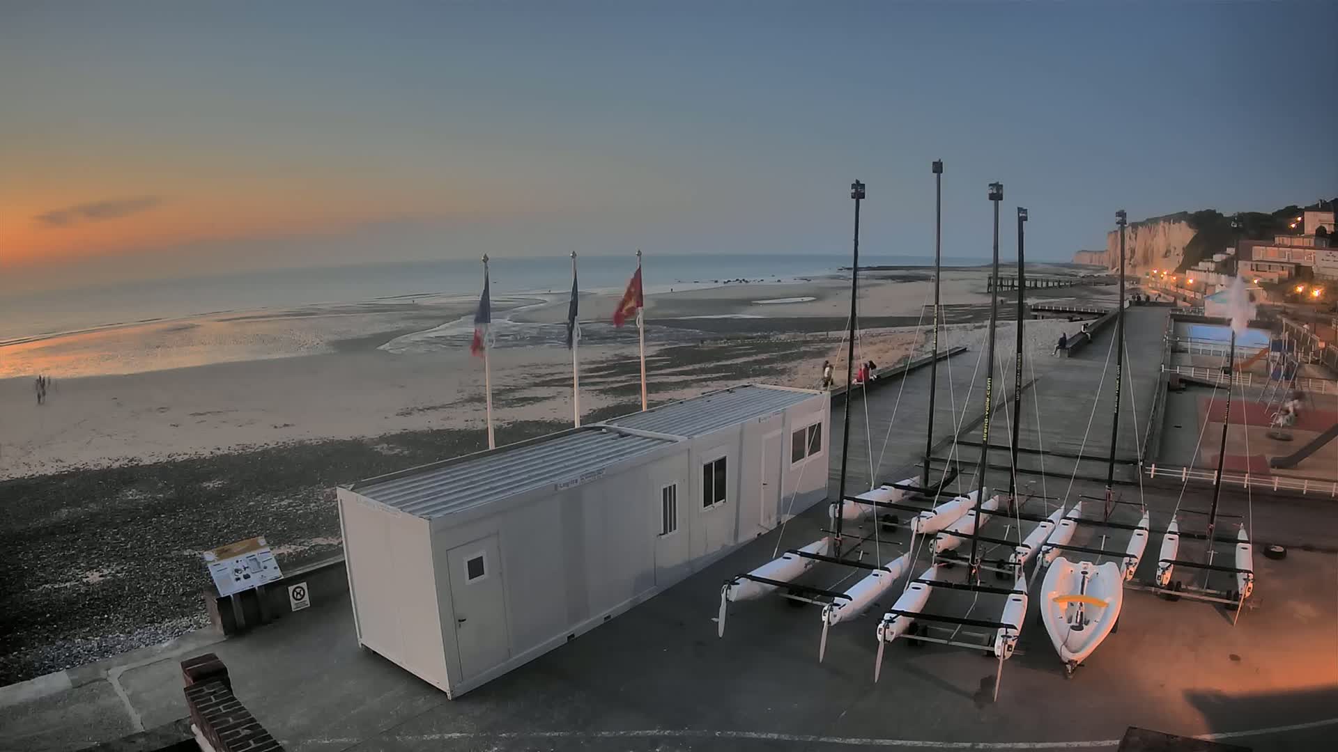 Plage de Veules-les-Roses Beach Live Cam - Dieppe, Seine-Maritime, Normandie, France