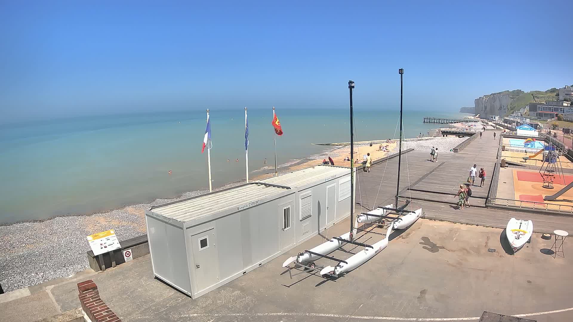 Plage de Veules-les-Roses Beach Live Cam - Dieppe, Seine-Maritime, Normandie, France