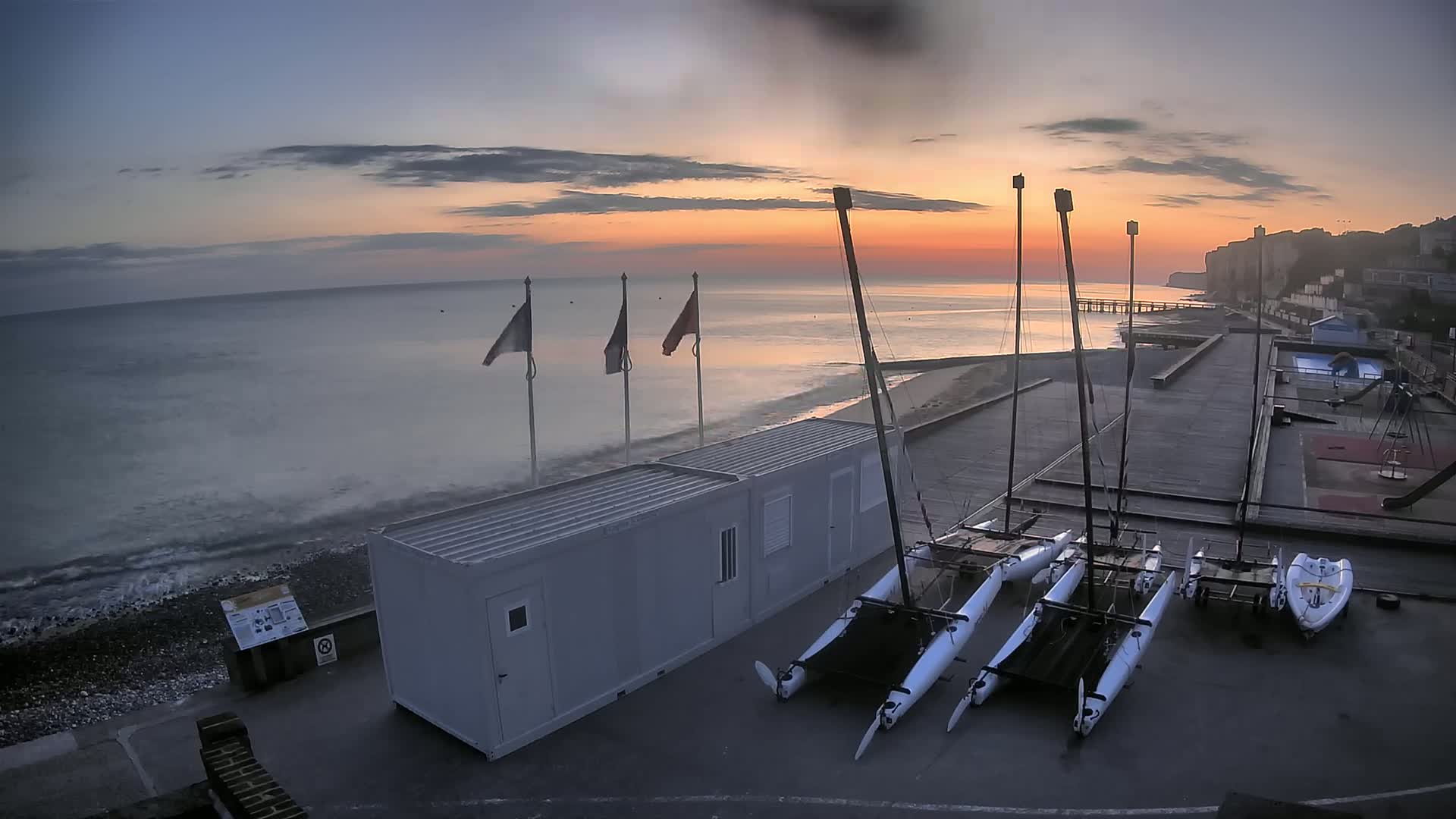 Plage de Veules-les-Roses Beach Live Cam - Dieppe, Seine-Maritime, Normandie, France