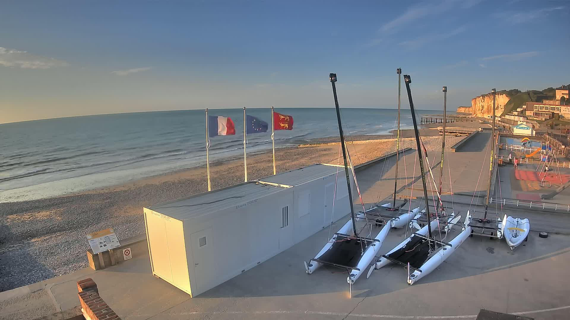 Plage de Veules-les-Roses Beach Live Cam - Dieppe, Seine-Maritime, Normandie, France