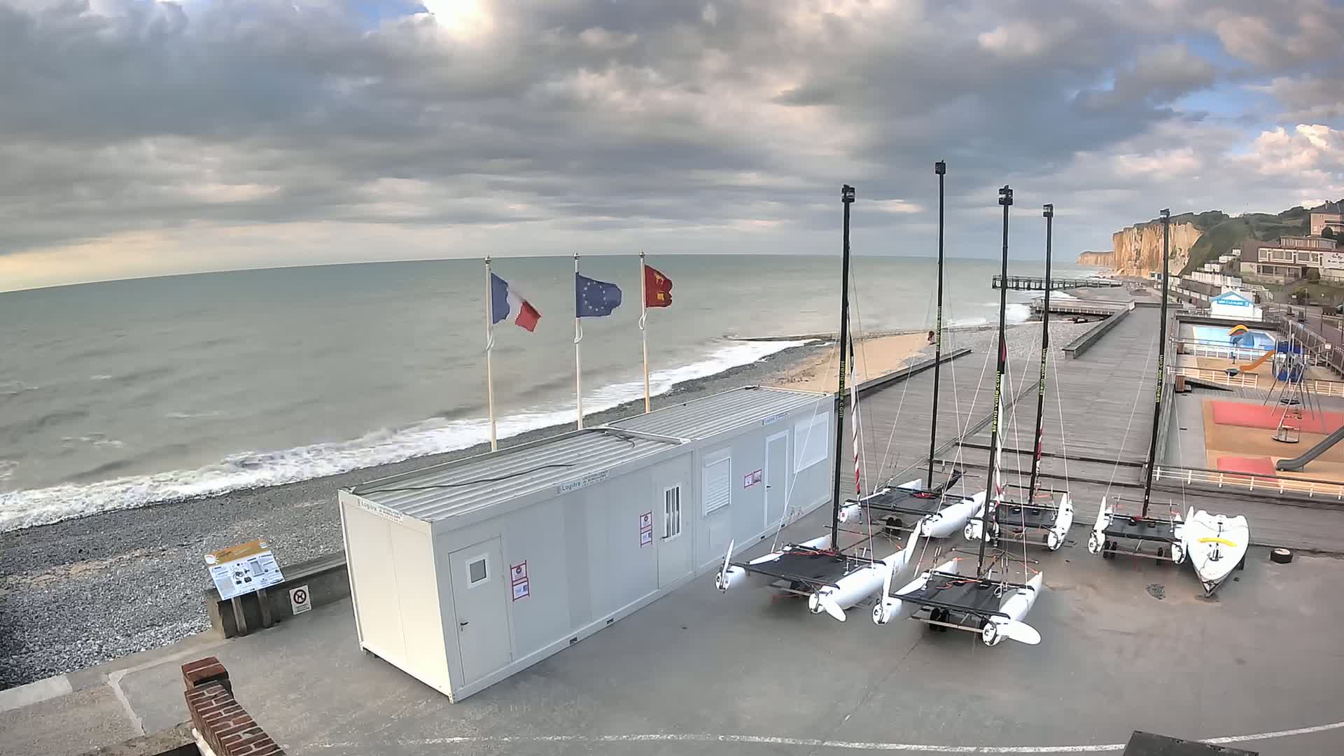 Plage de Veules-les-Roses Beach Live Cam - Dieppe, Seine-Maritime, Normandie, France