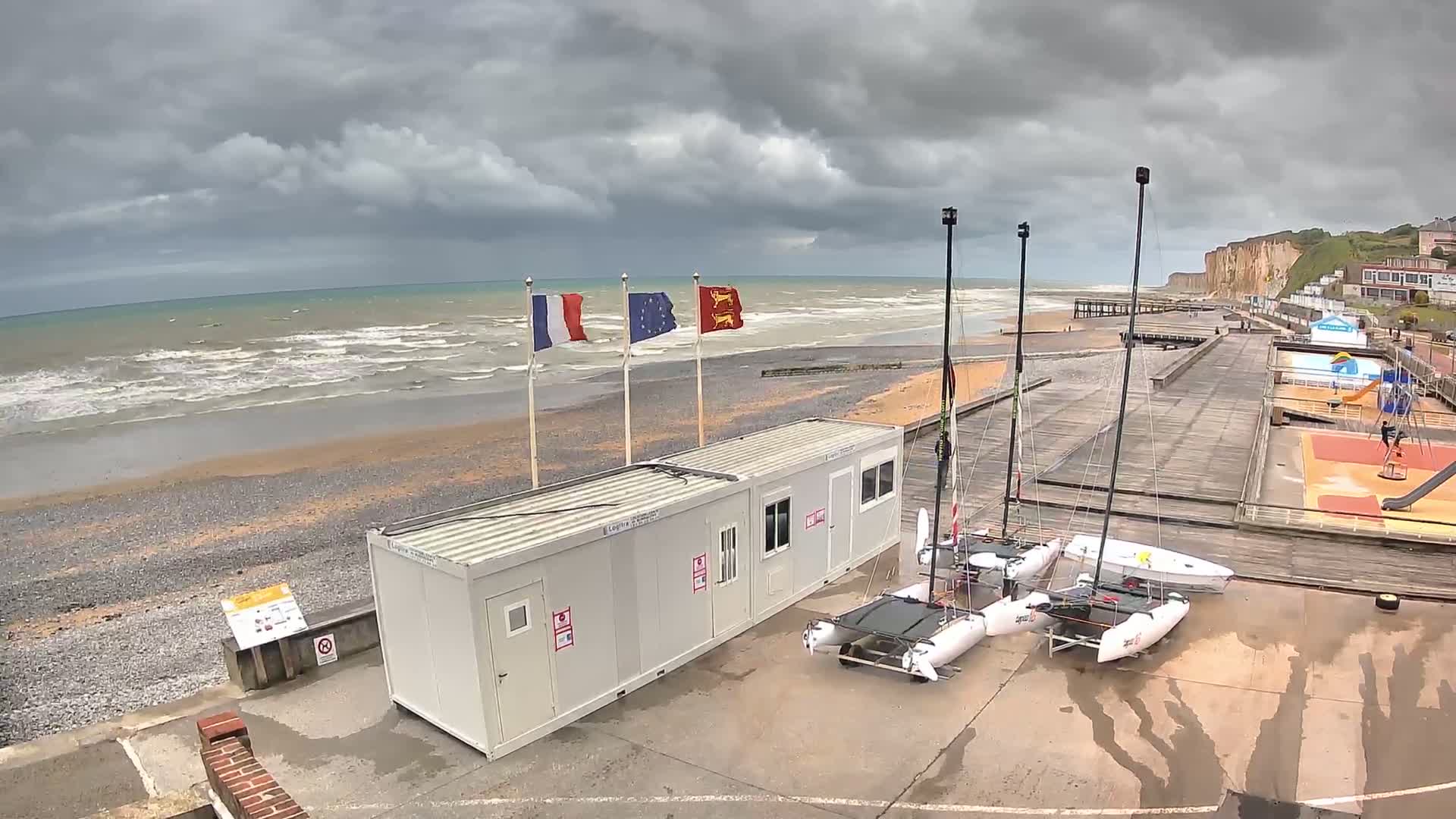 Plage de Veules-les-Roses Beach Live Cam - Dieppe, Seine-Maritime, Normandie, France