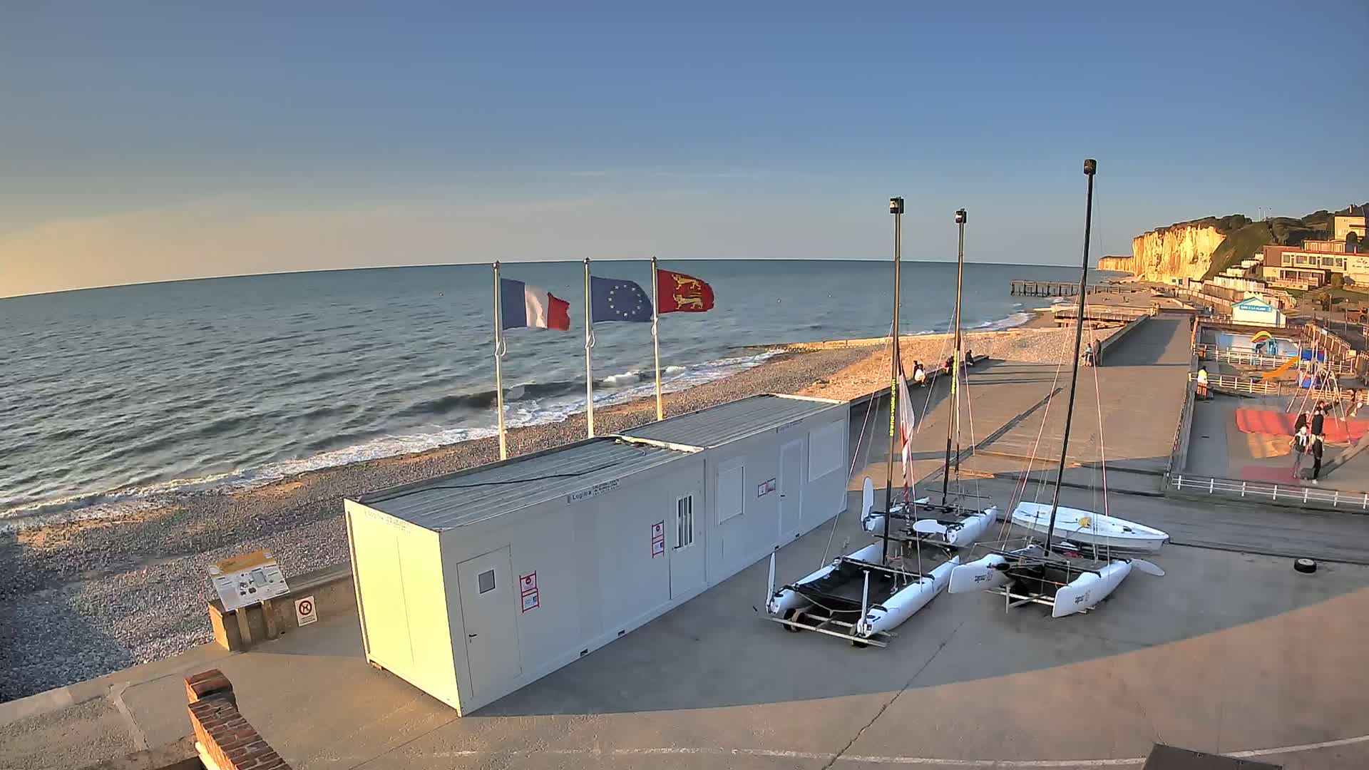 Plage de Veules-les-Roses Beach Live Cam - Dieppe, Seine-Maritime, Normandie, France