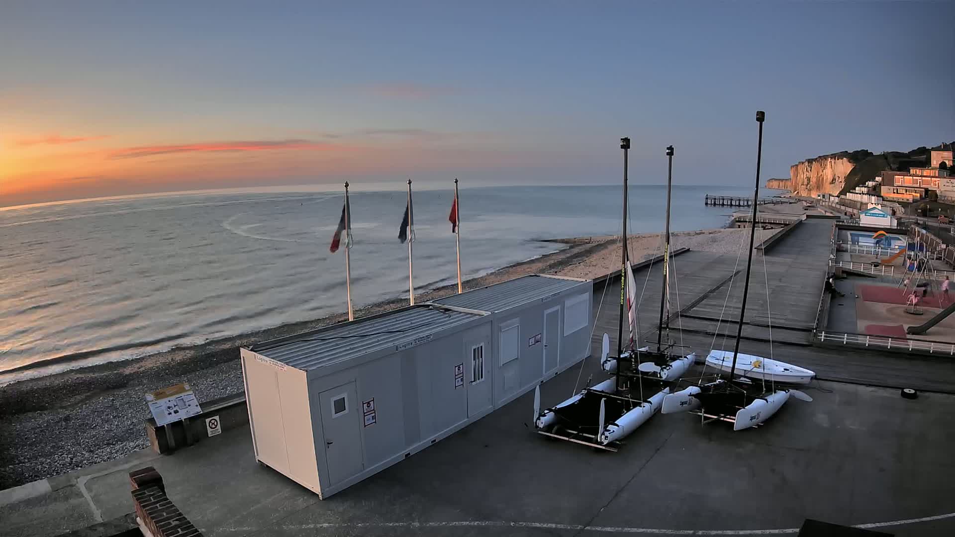 Plage de Veules-les-Roses Beach Live Cam - Dieppe, Seine-Maritime, Normandie, France