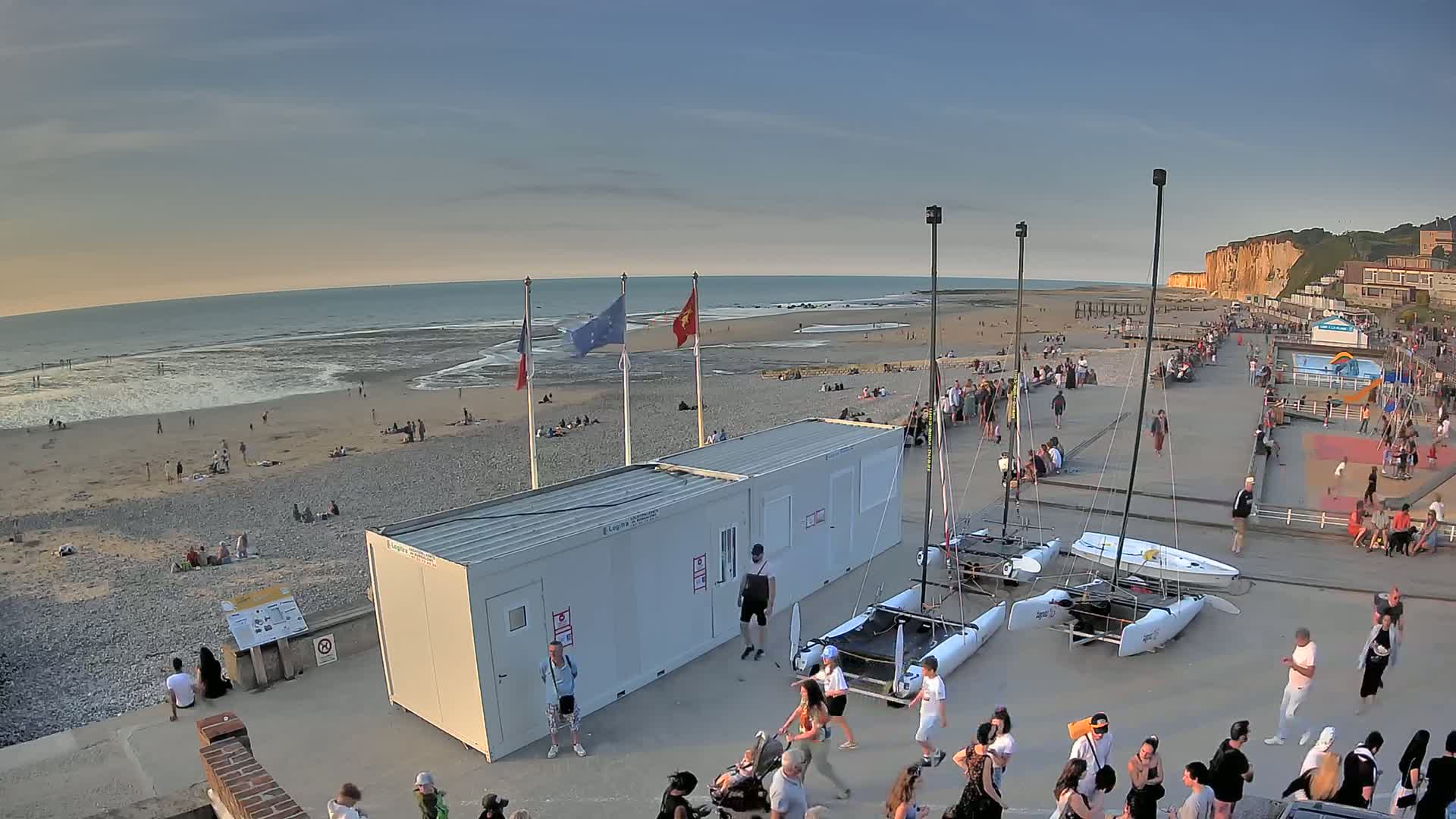 Plage de Veules-les-Roses Beach Live Cam - Dieppe, Seine-Maritime, Normandie, France