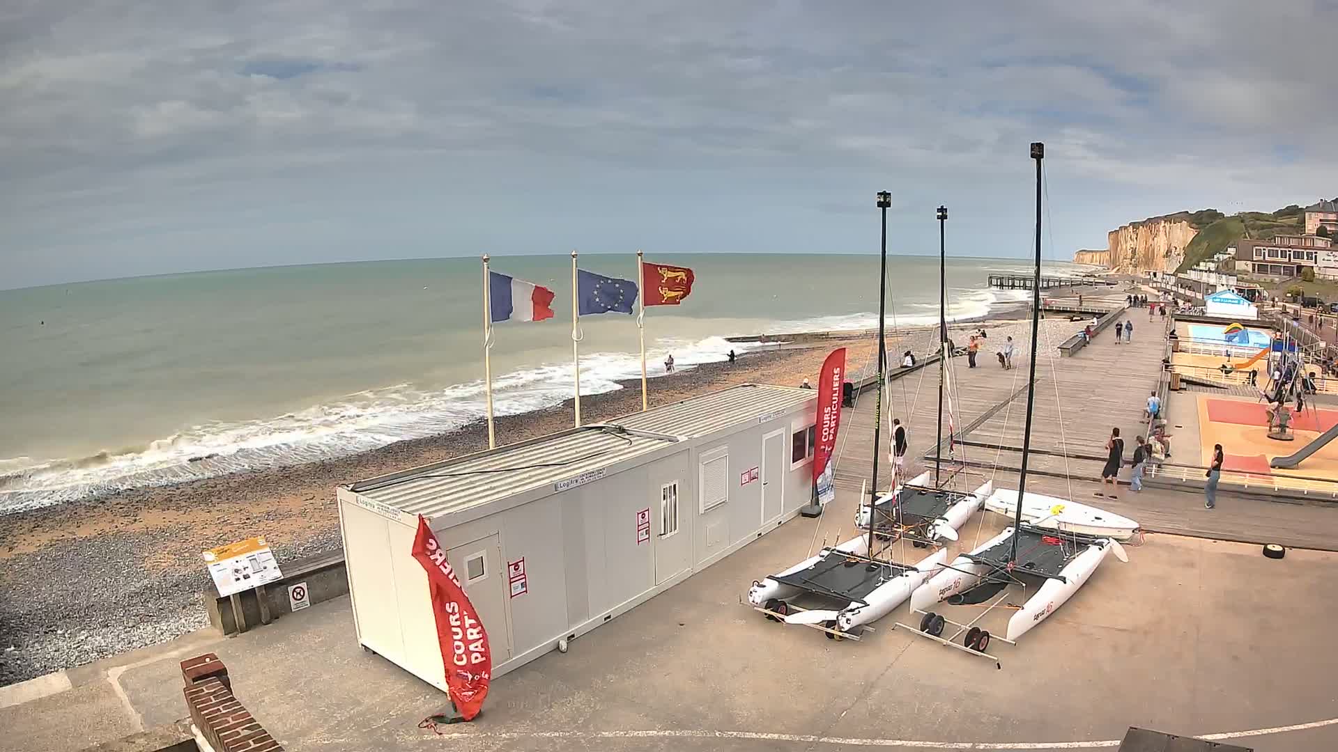 Plage de Veules-les-Roses Beach Live Cam - Dieppe, Seine-Maritime, Normandie, France
