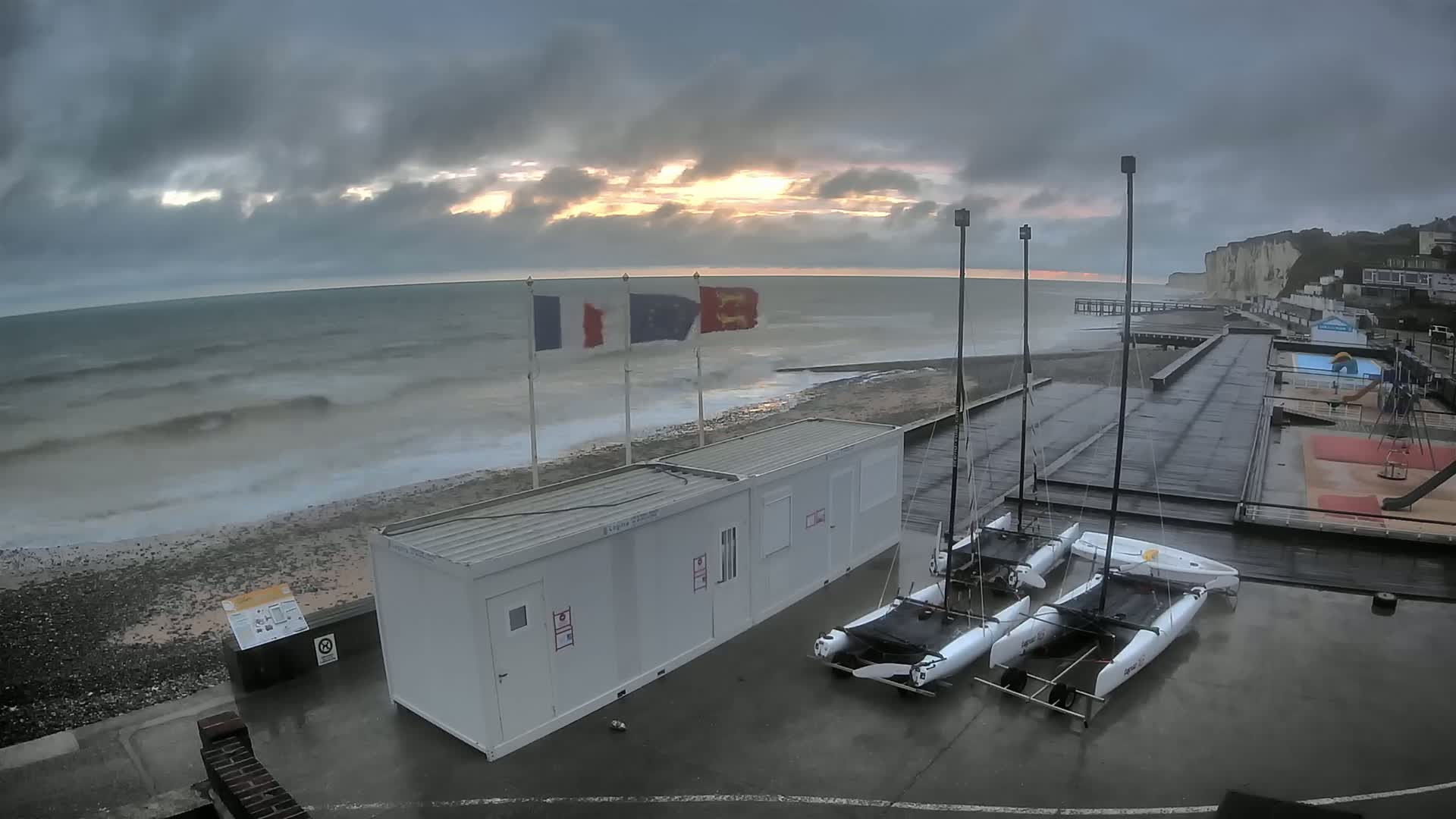 Plage de Veules-les-Roses Beach Live Cam - Dieppe, Seine-Maritime, Normandie, France