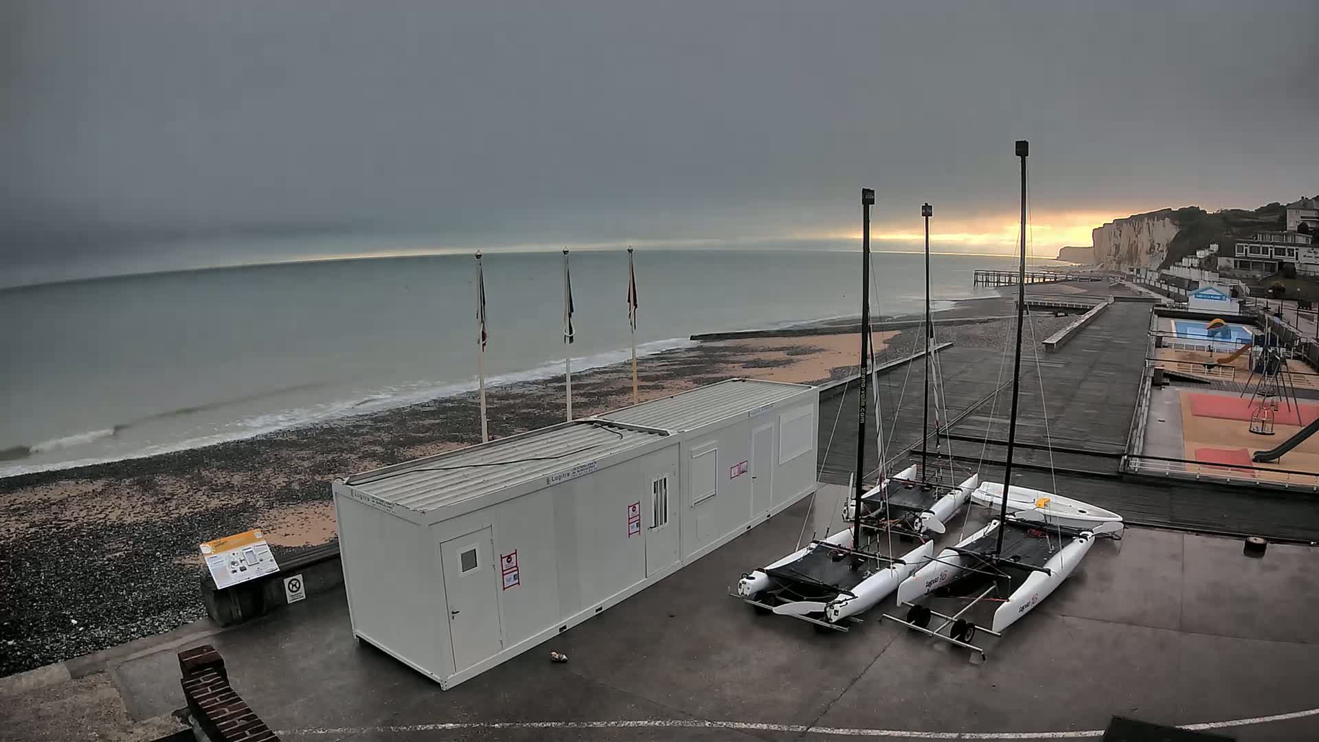 Plage de Veules-les-Roses Beach Live Cam - Dieppe, Seine-Maritime, Normandie, France