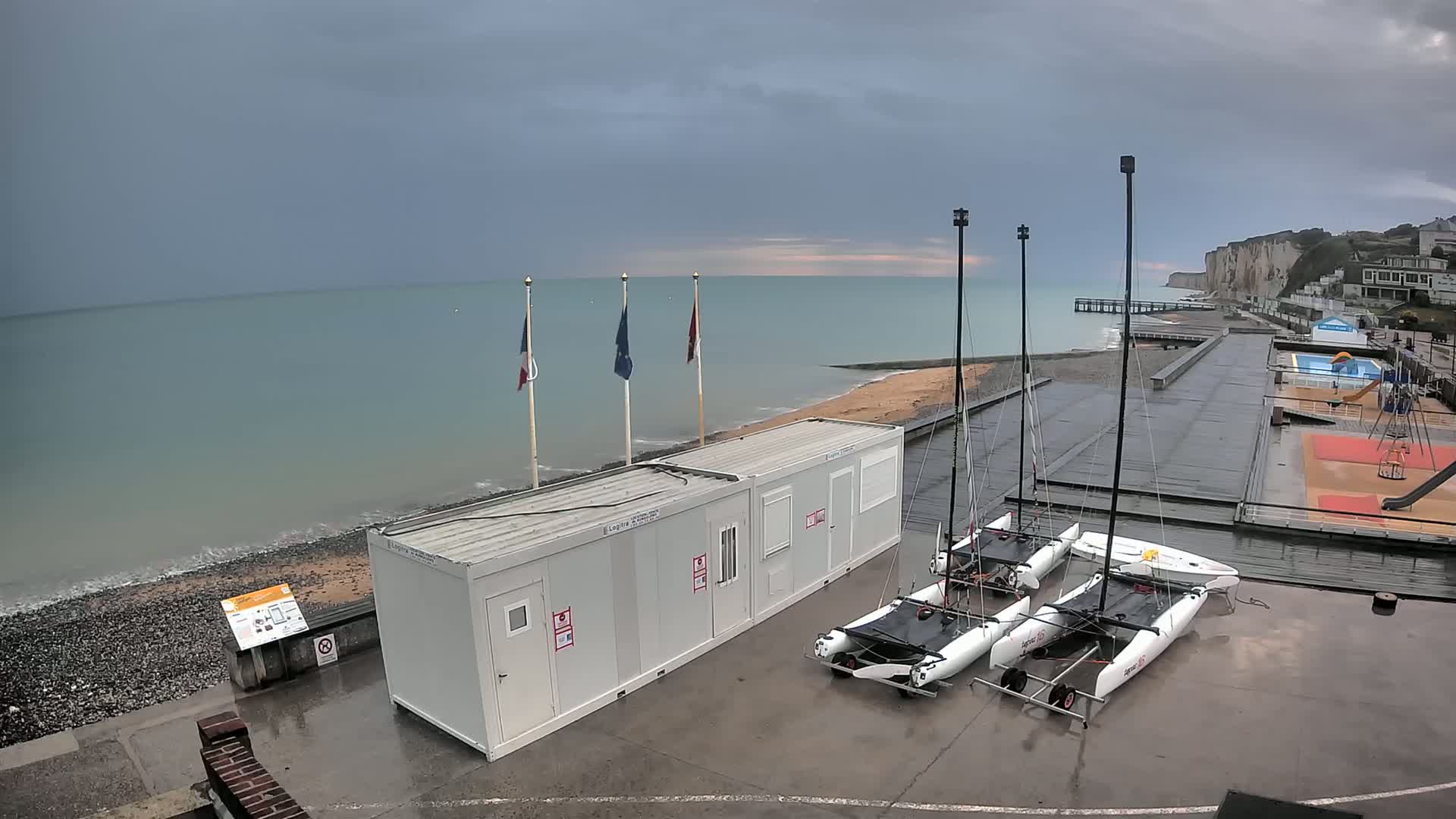 Plage de Veules-les-Roses Beach Live Cam - Dieppe, Seine-Maritime, Normandie, France