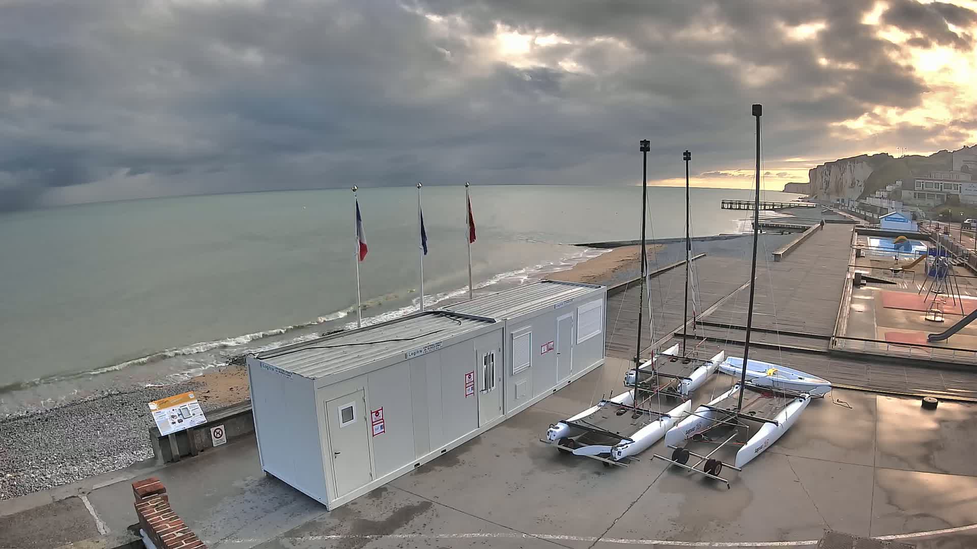 Plage de Veules-les-Roses Beach Live Cam - Dieppe, Seine-Maritime, Normandie, France