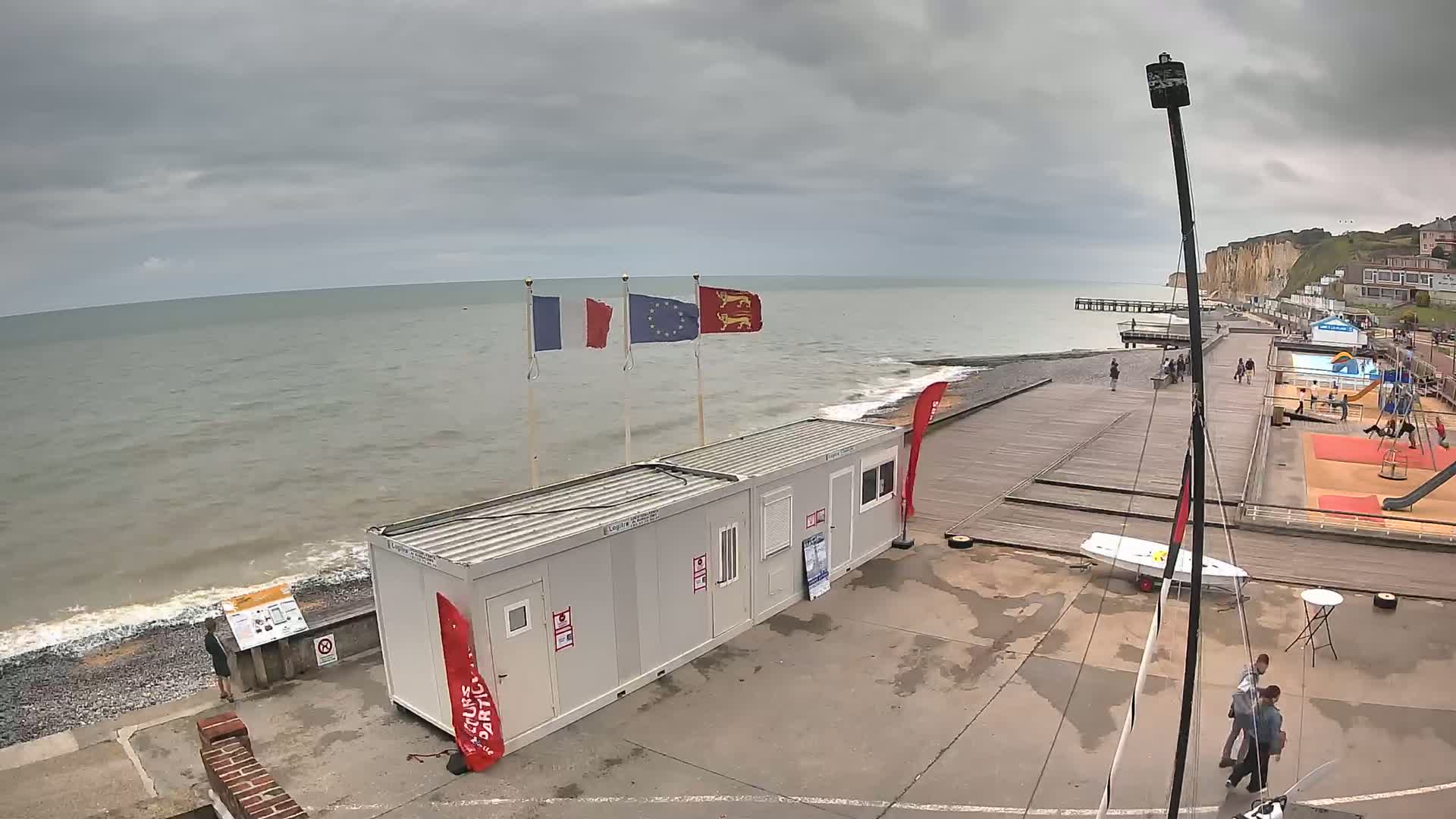 Plage de Veules-les-Roses Beach Live Cam - Dieppe, Seine-Maritime, Normandie, France