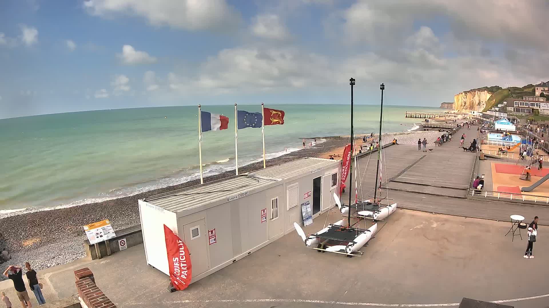 Plage de Veules-les-Roses Beach Live Cam - Dieppe, Seine-Maritime, Normandie, France