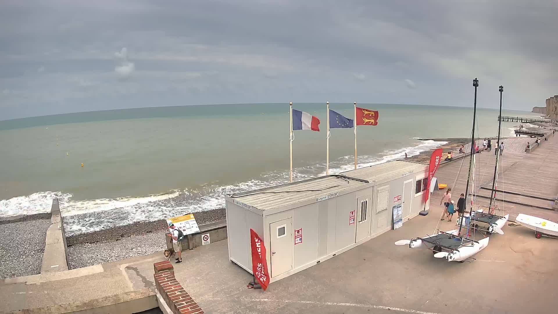 Plage de Veules-les-Roses Beach Live Cam - Dieppe, Seine-Maritime, Normandie, France