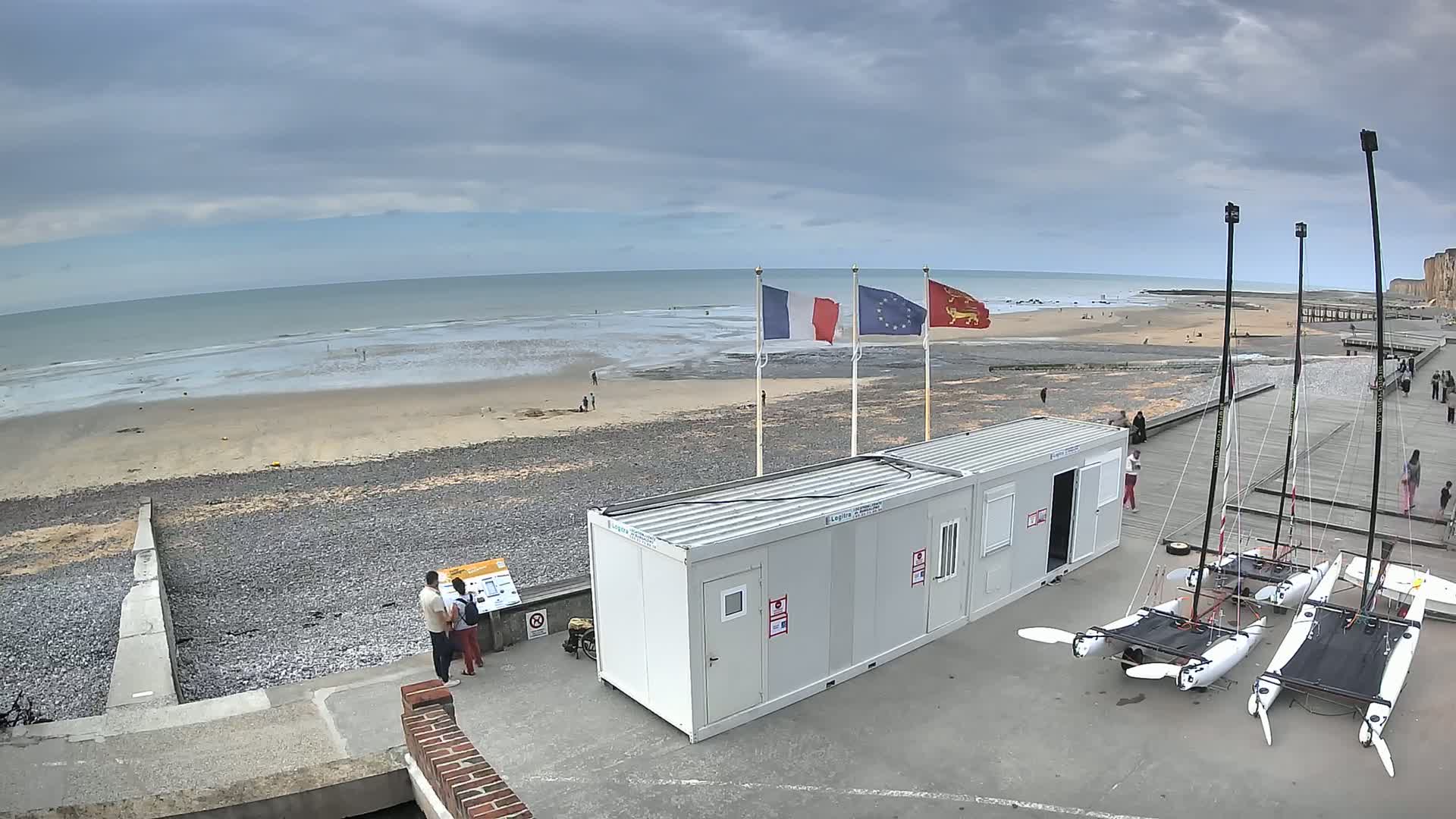 Plage de Veules-les-Roses Beach Live Cam - Dieppe, Seine-Maritime, Normandie, France
