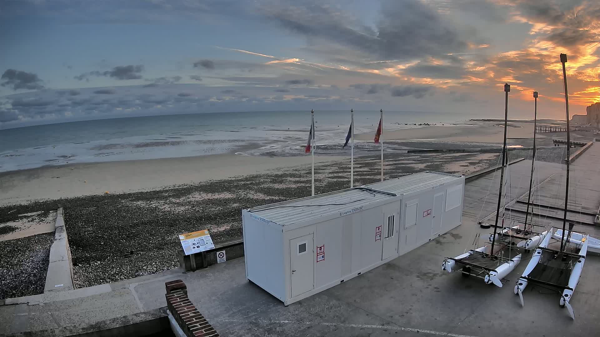 Plage de Veules-les-Roses Beach Live Cam - Dieppe, Seine-Maritime, Normandie, France