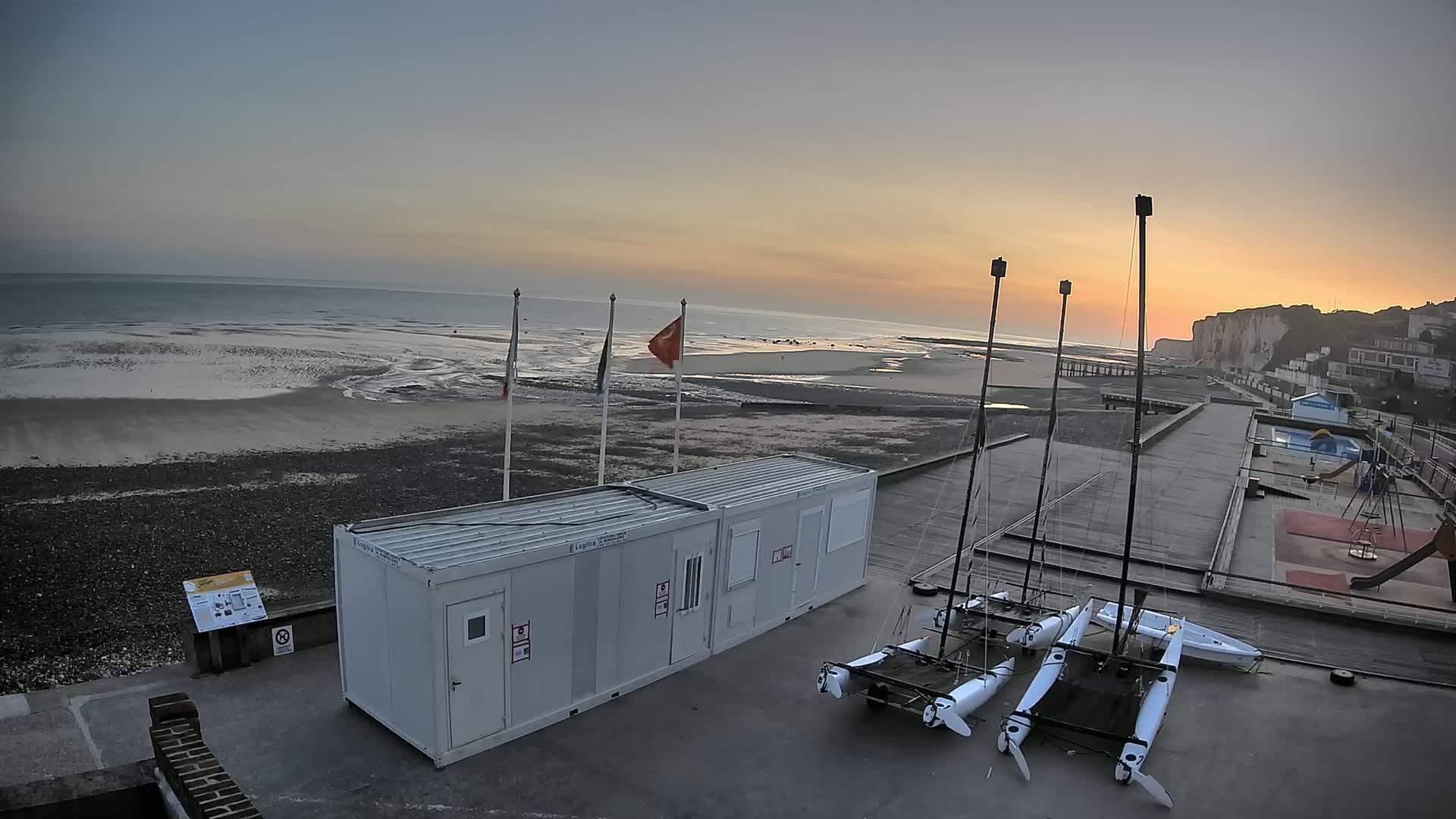 Plage de Veules-les-Roses Beach Live Cam - Dieppe, Seine-Maritime, Normandie, France