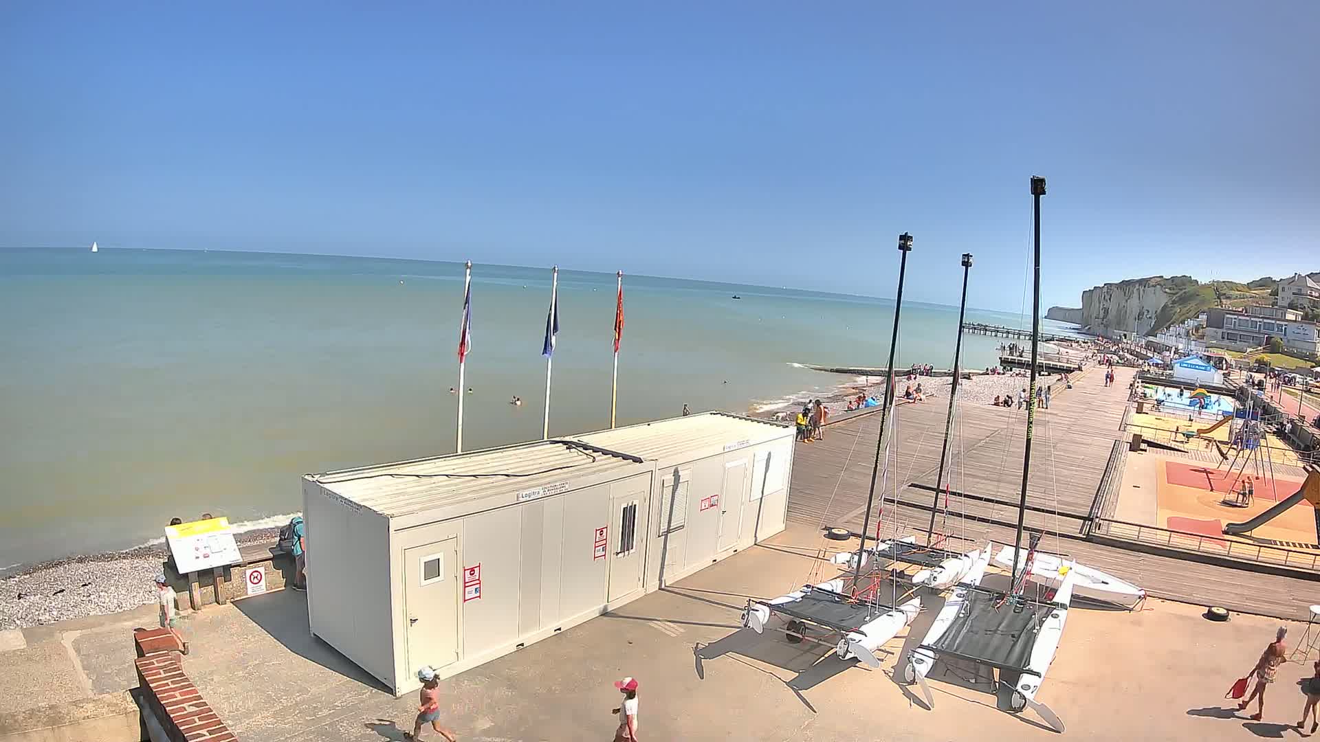 Plage de Veules-les-Roses Beach Live Cam - Dieppe, Seine-Maritime, Normandie, France