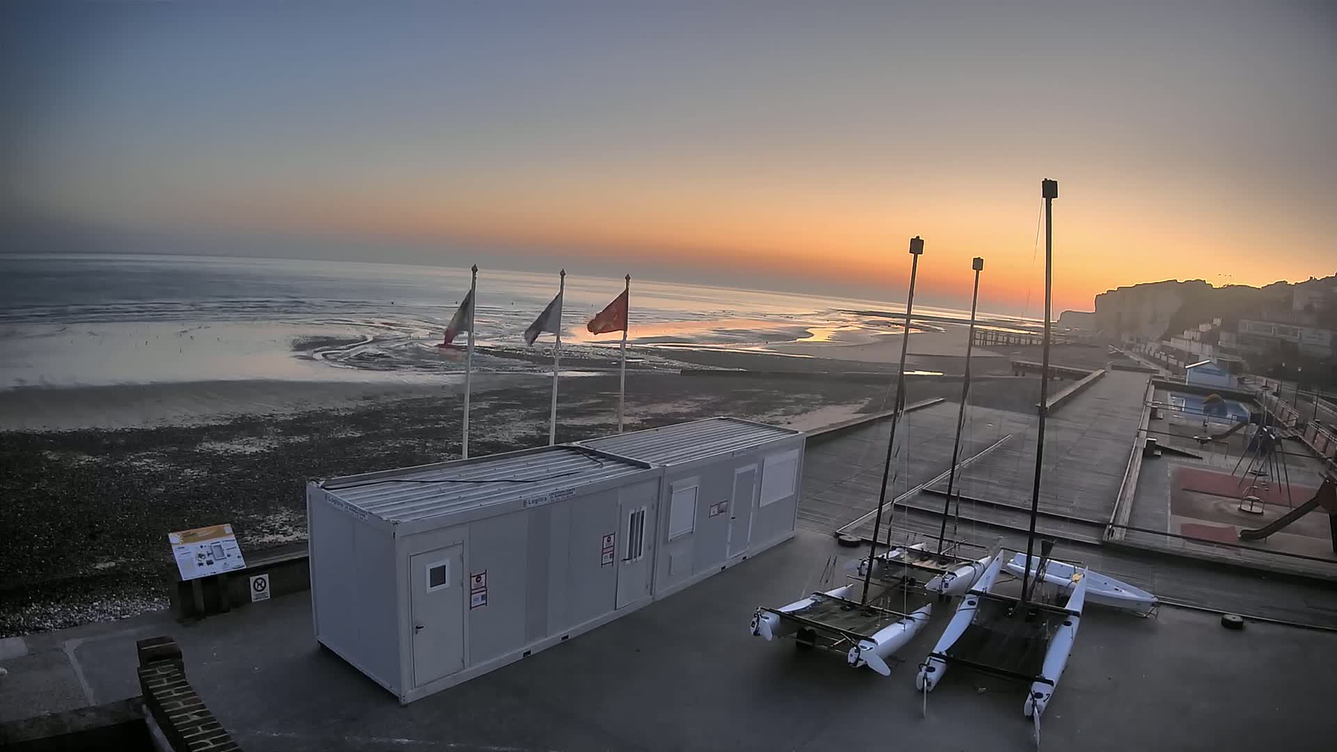 Plage de Veules-les-Roses Beach Live Cam - Dieppe, Seine-Maritime, Normandie, France