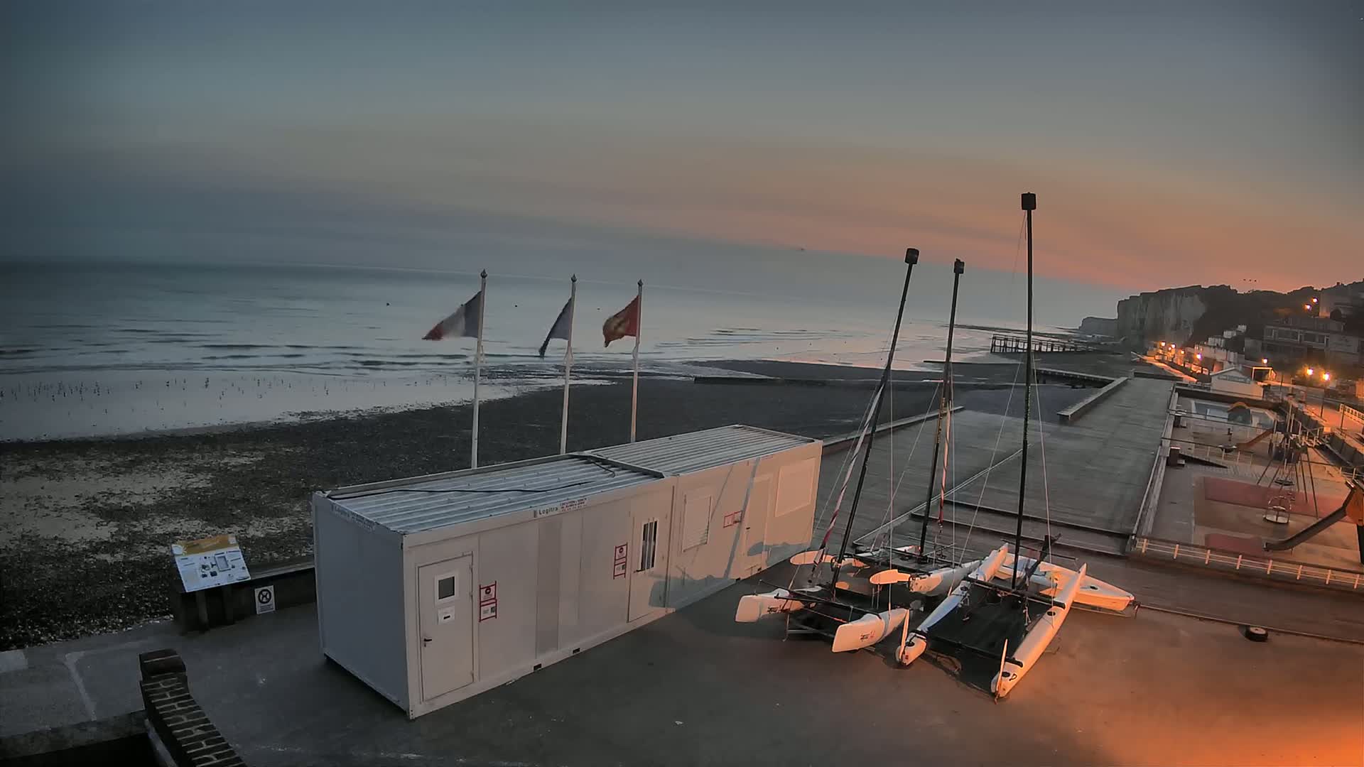 Plage de Veules-les-Roses Beach Live Cam - Dieppe, Seine-Maritime, Normandie, France