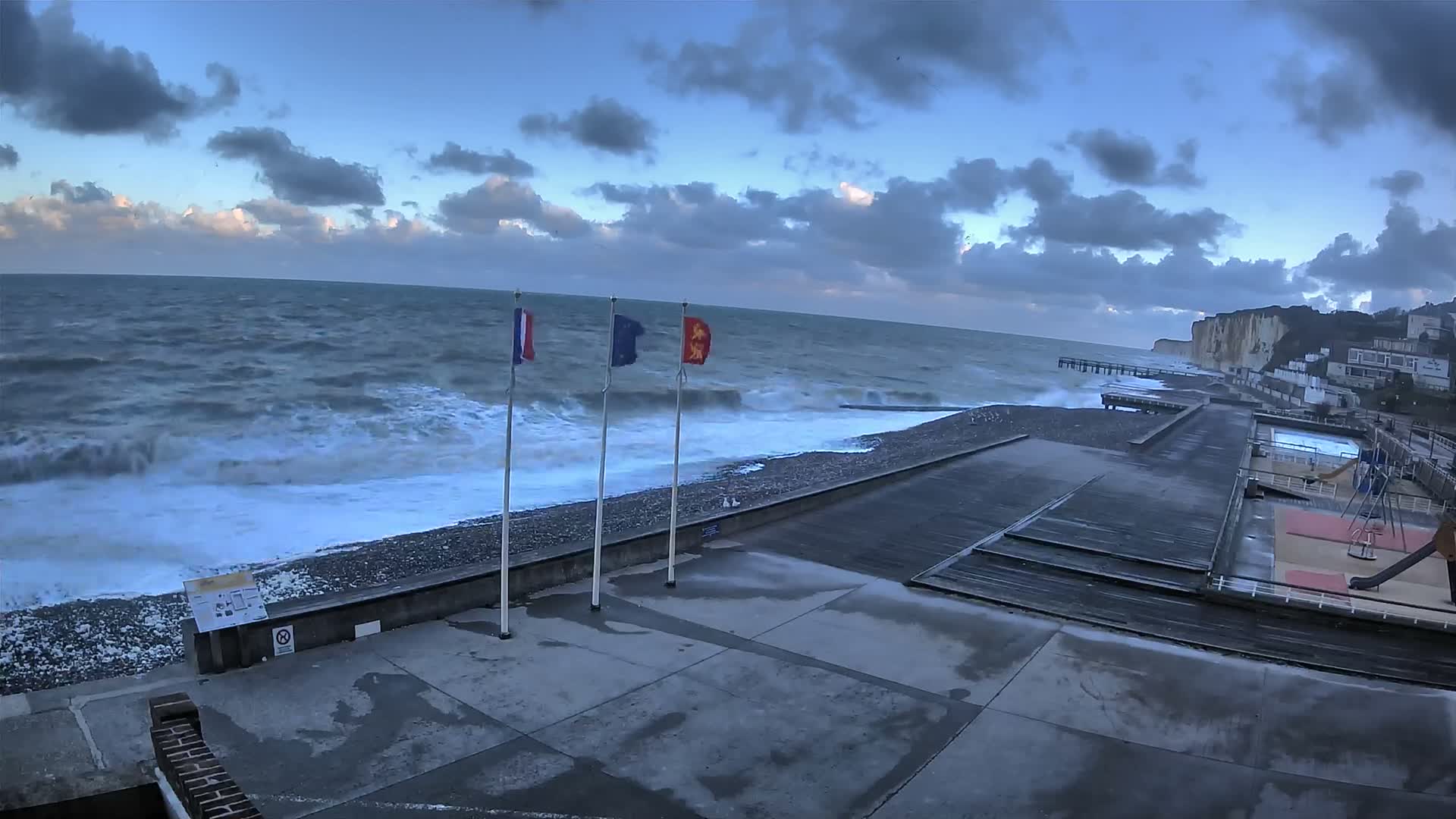 Plage de Veules-les-Roses Beach Live Cam - Dieppe, Seine-Maritime, Normandie, France