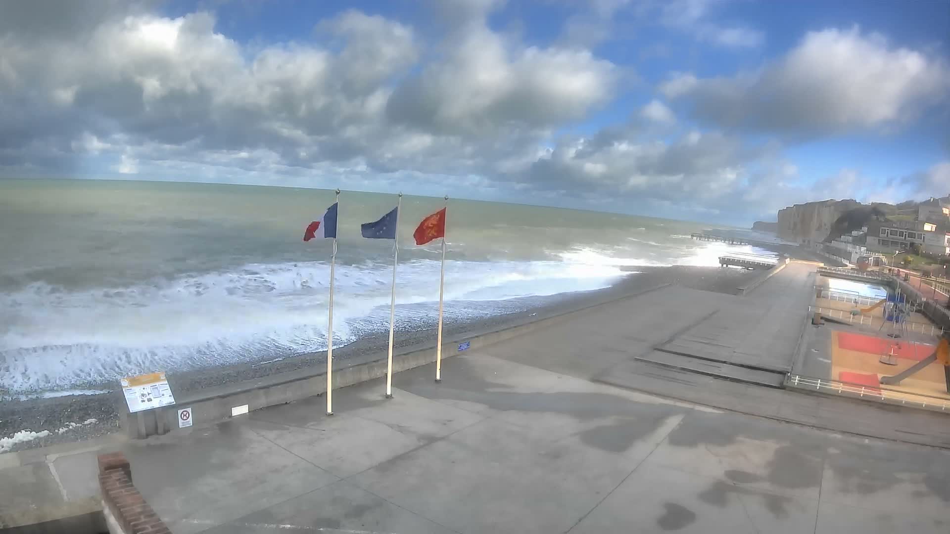Plage de Veules-les-Roses Beach Live Cam - Dieppe, Seine-Maritime, Normandie, France