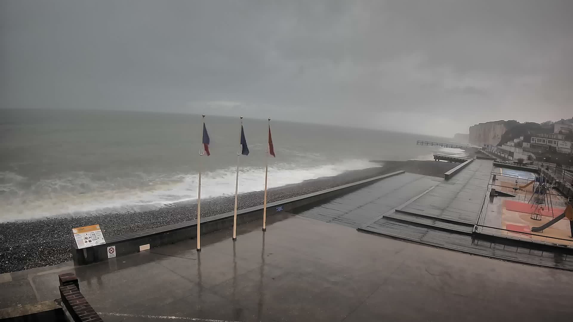 Plage de Veules-les-Roses Beach Live Cam - Dieppe, Seine-Maritime, Normandie, France