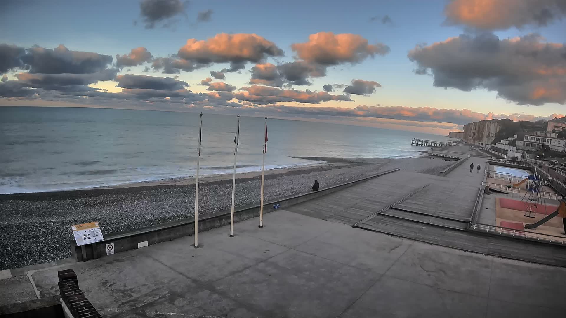 Plage de Veules-les-Roses Beach Live Cam - Dieppe, Seine-Maritime, Normandie, France