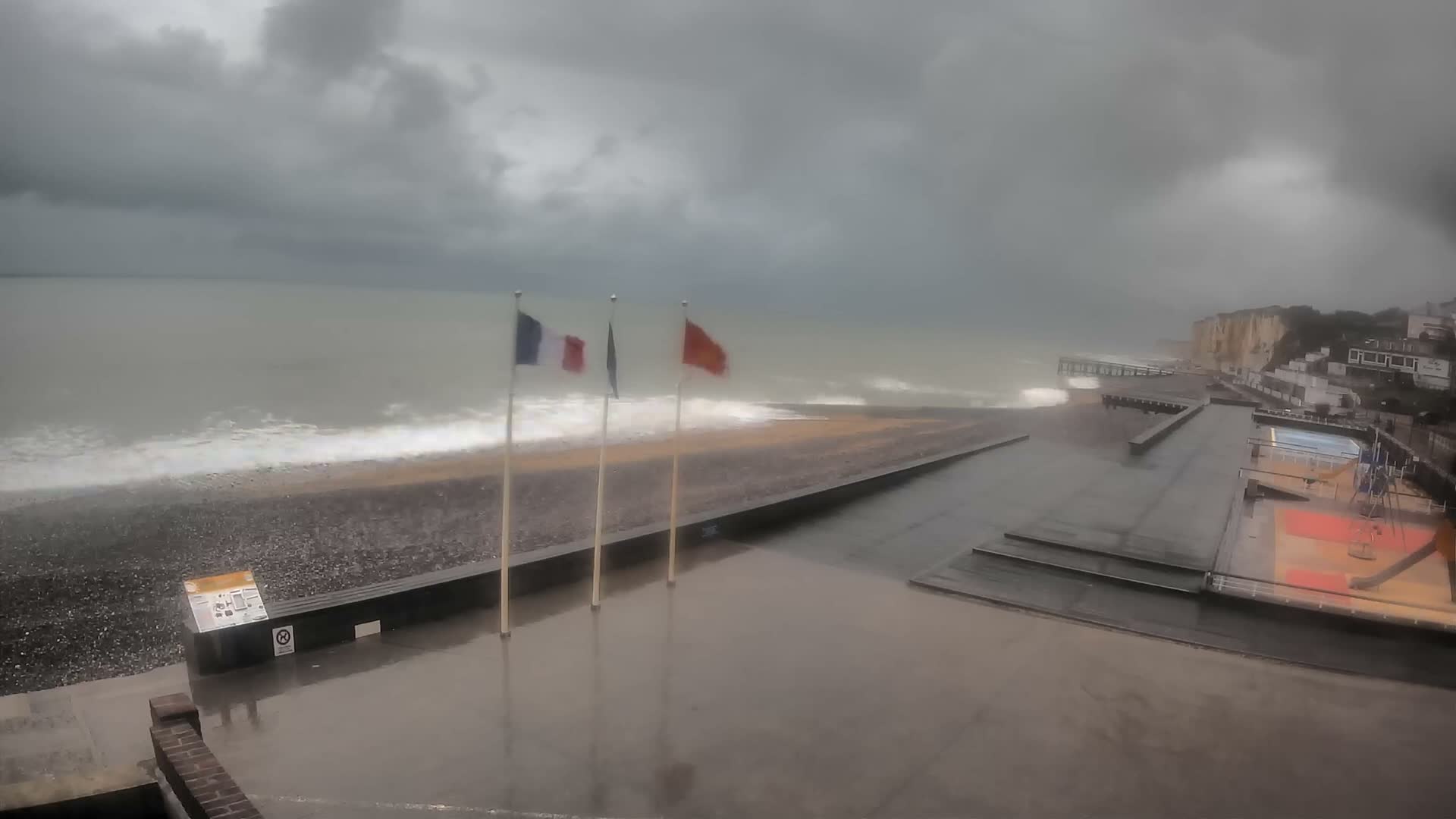 Plage de Veules-les-Roses Beach Live Cam - Dieppe, Seine-Maritime, Normandie, France