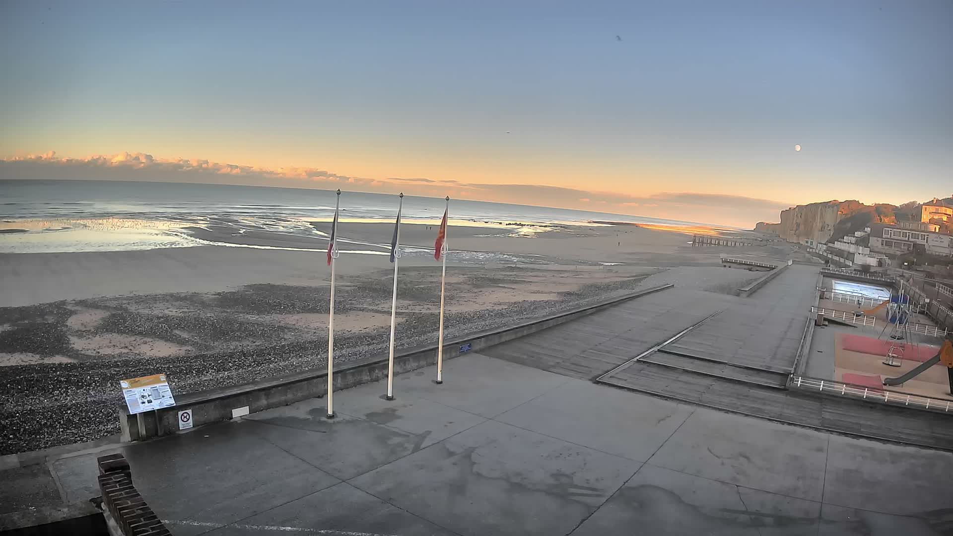 Plage de Veules-les-Roses Beach Live Cam - Dieppe, Seine-Maritime, Normandie, France