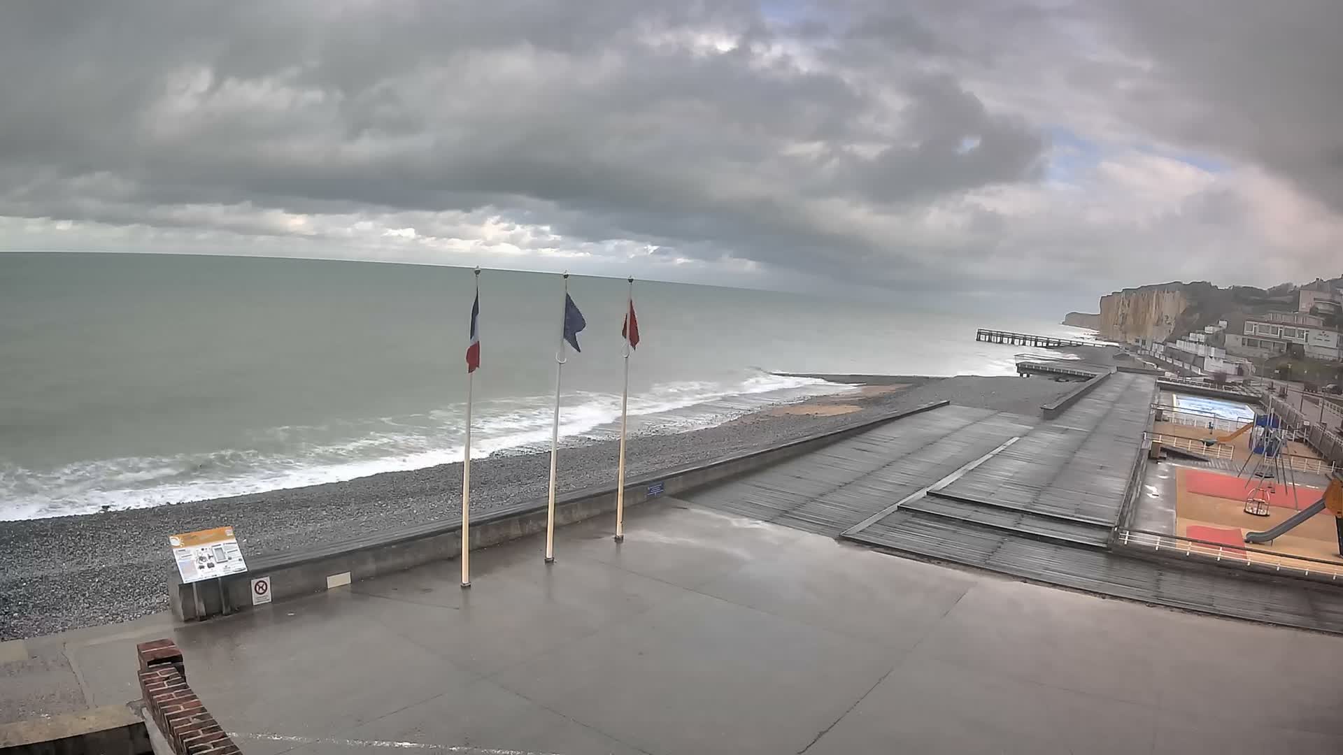 Plage de Veules-les-Roses Beach Live Cam - Dieppe, Seine-Maritime, Normandie, France