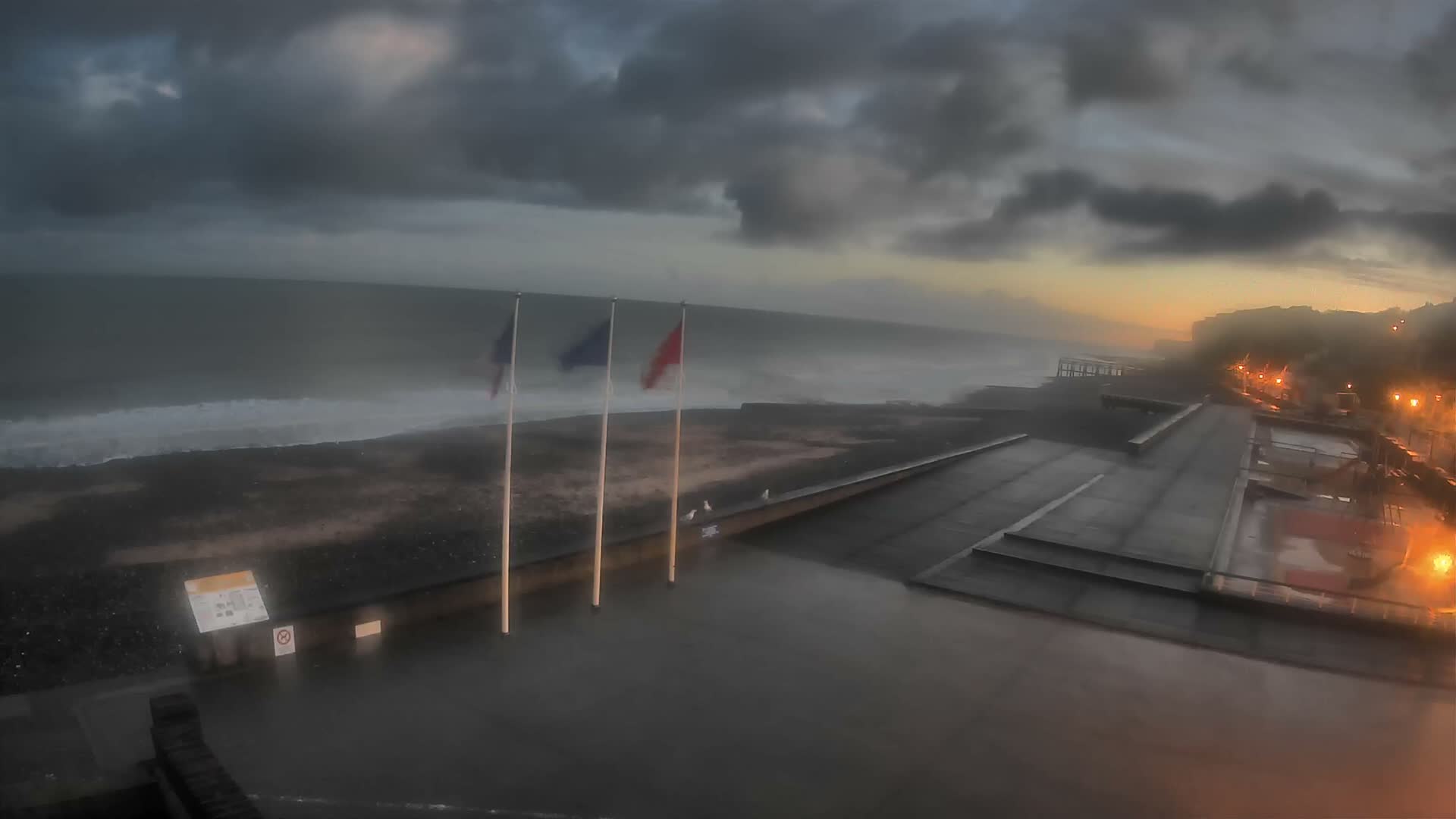 Plage de Veules-les-Roses Beach Live Cam - Dieppe, Seine-Maritime, Normandie, France