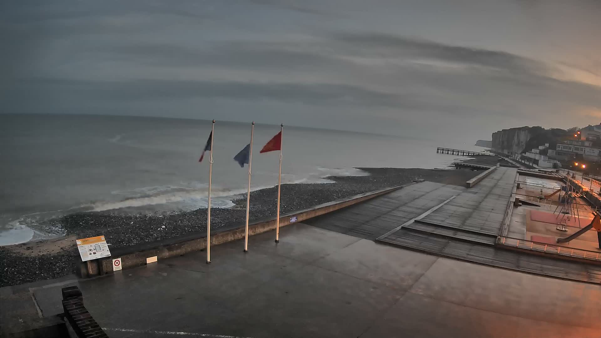 Plage de Veules-les-Roses Beach Live Cam - Dieppe, Seine-Maritime, Normandie, France