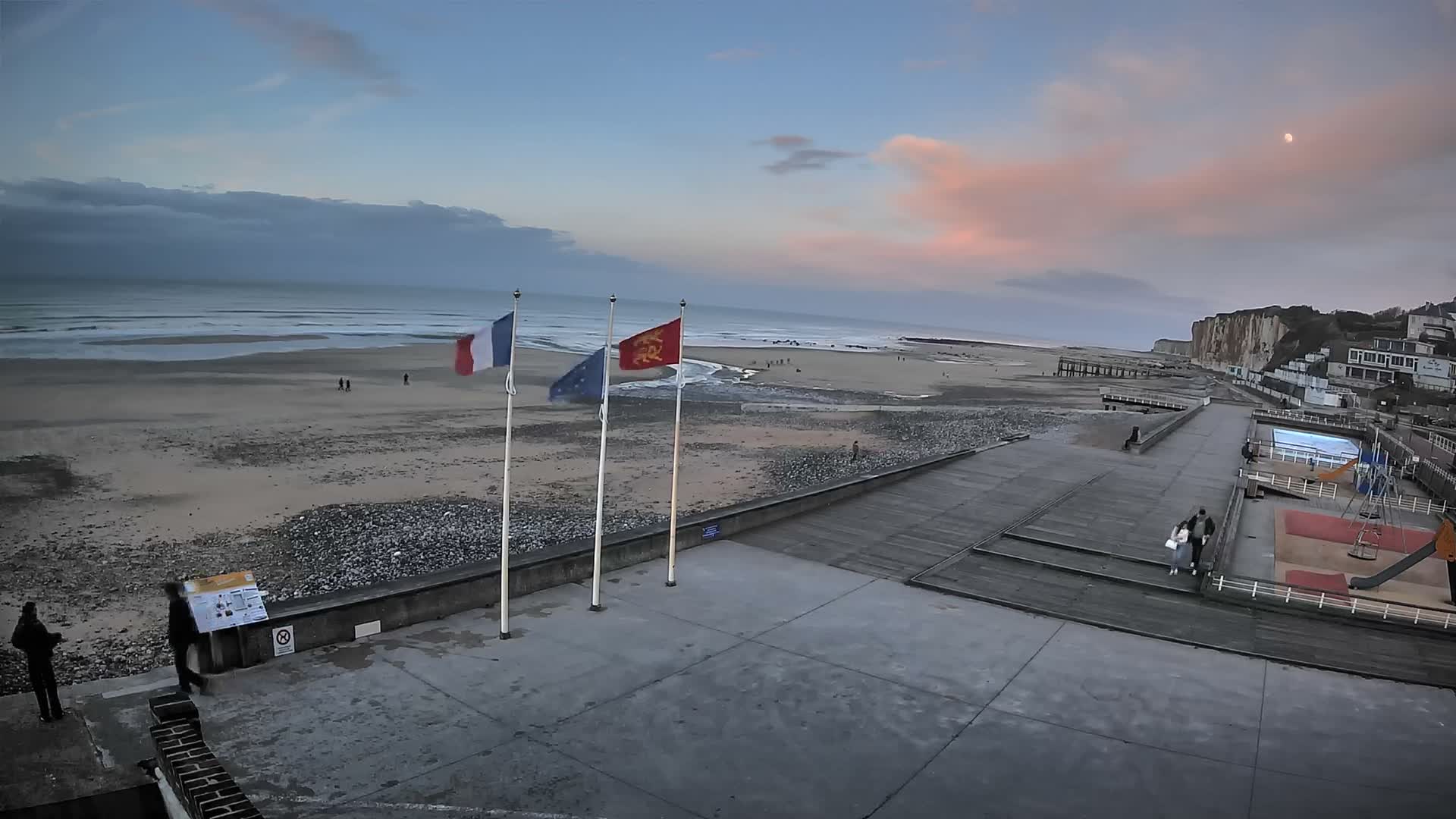 Plage de Veules-les-Roses Beach Live Cam - Dieppe, Seine-Maritime, Normandie, France