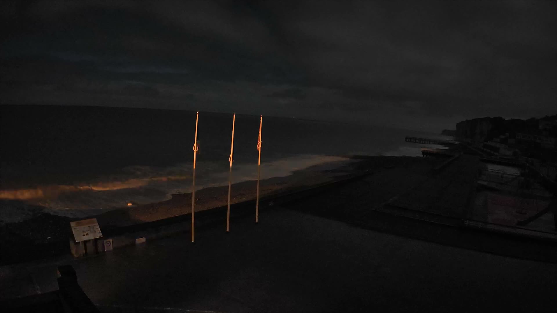 Plage de Veules-les-Roses Beach Live Cam - Dieppe, Seine-Maritime, Normandie, France