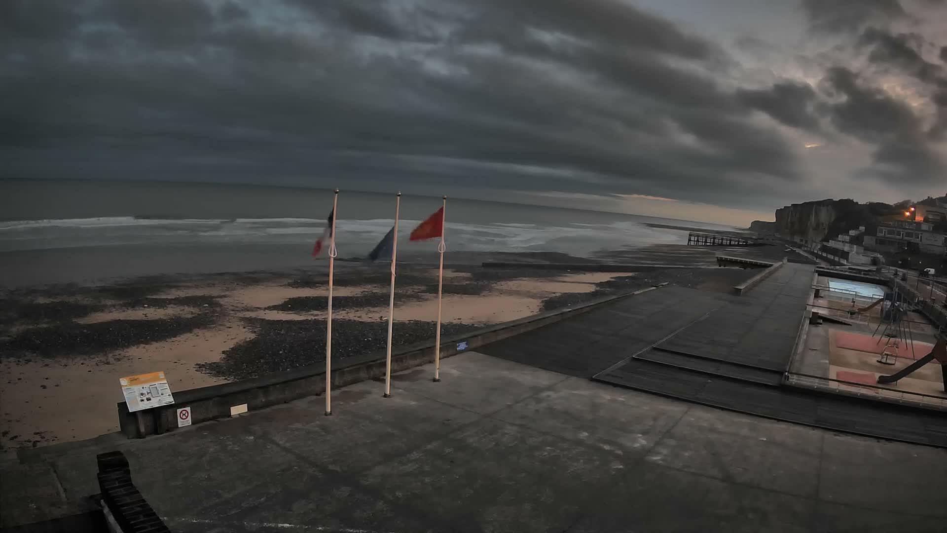 Plage de Veules-les-Roses Beach Live Cam - Dieppe, Seine-Maritime, Normandie, France