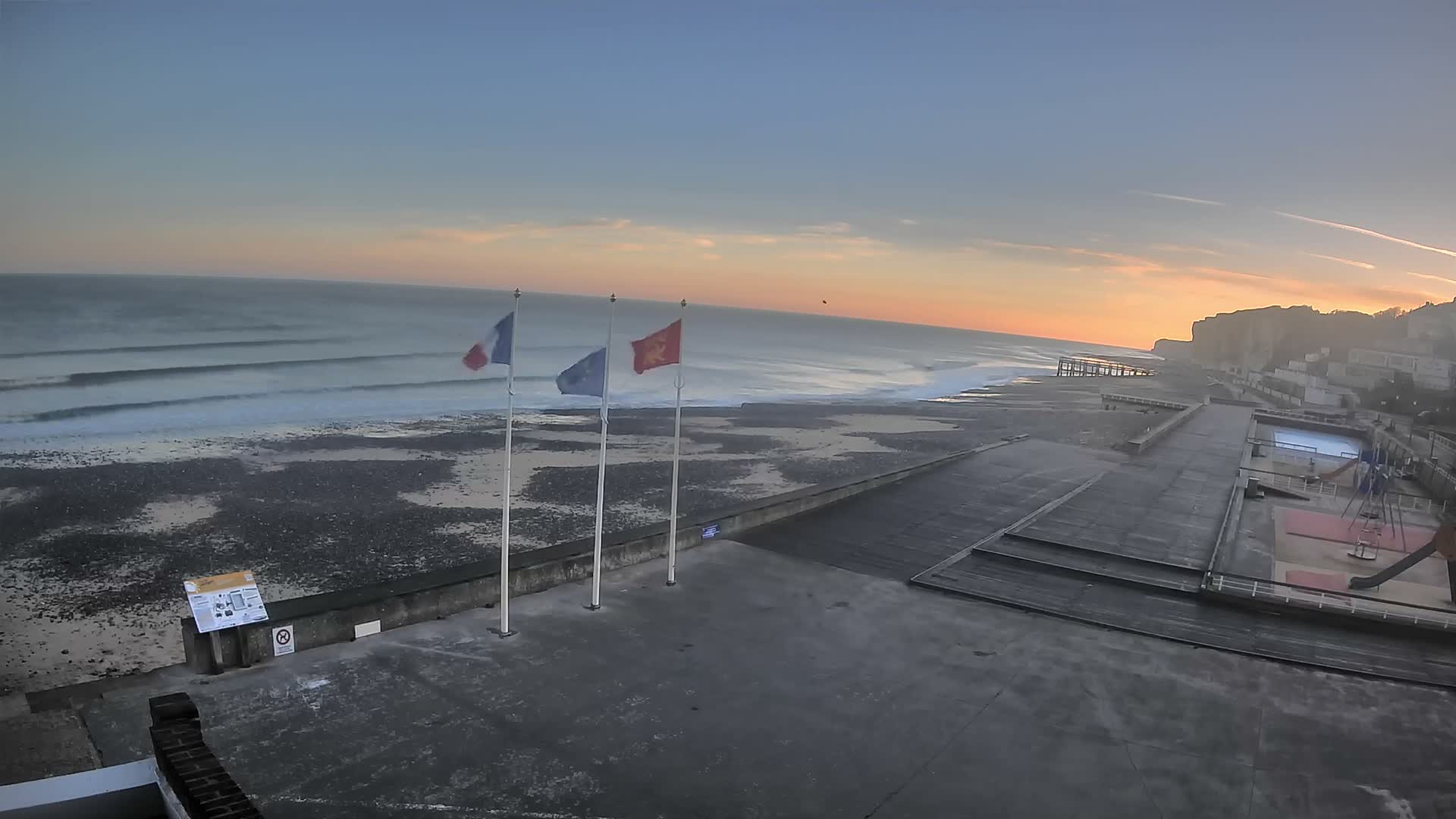 Plage de Veules-les-Roses Beach Live Cam - Dieppe, Seine-Maritime, Normandie, France