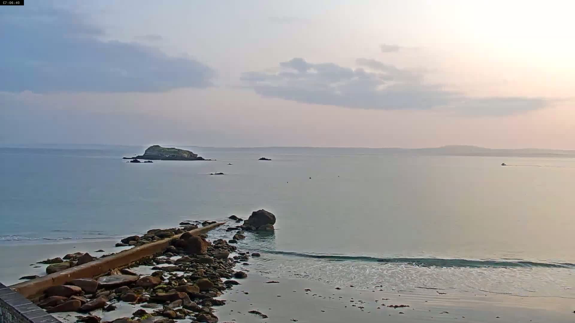 Douarnenez, Les Sables Blancs Beach Live Cam - Quimper, Finistère, Bretagne, France