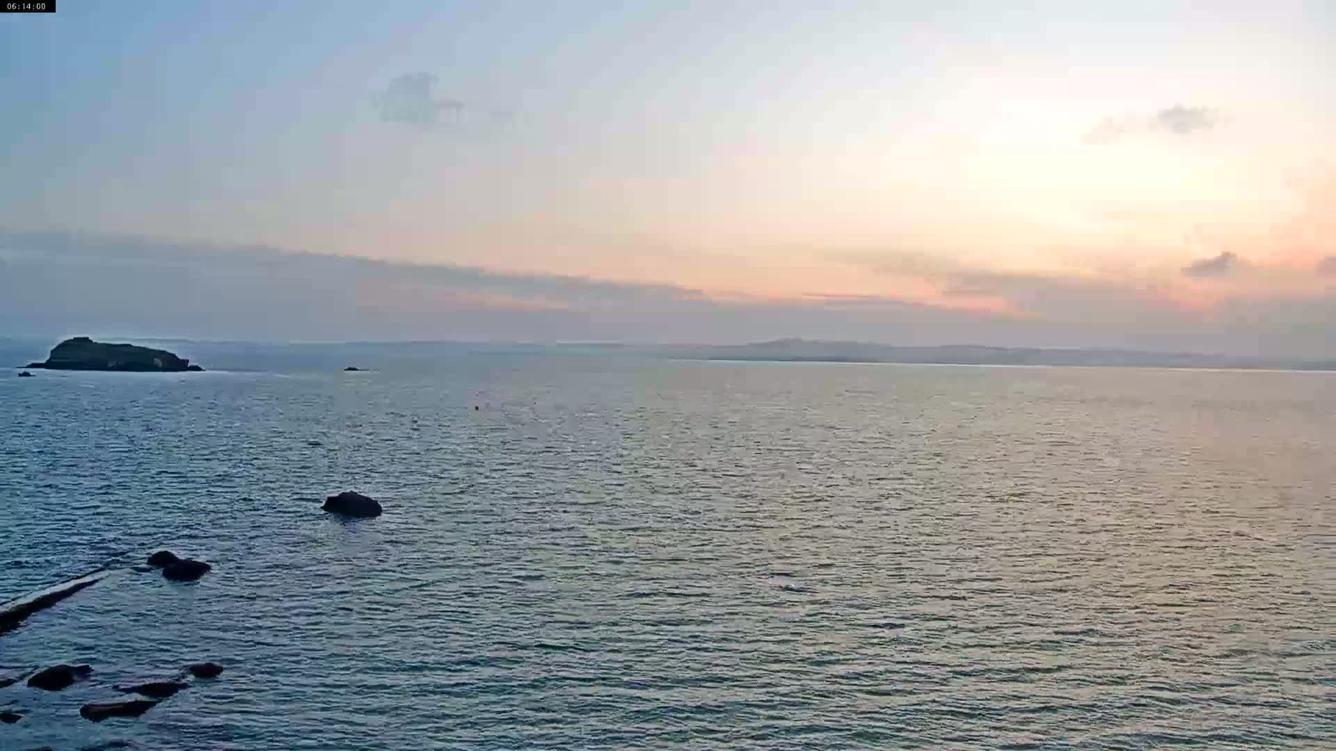 Douarnenez, Les Sables Blancs Beach Live Cam - Quimper, Finistère, Bretagne, France