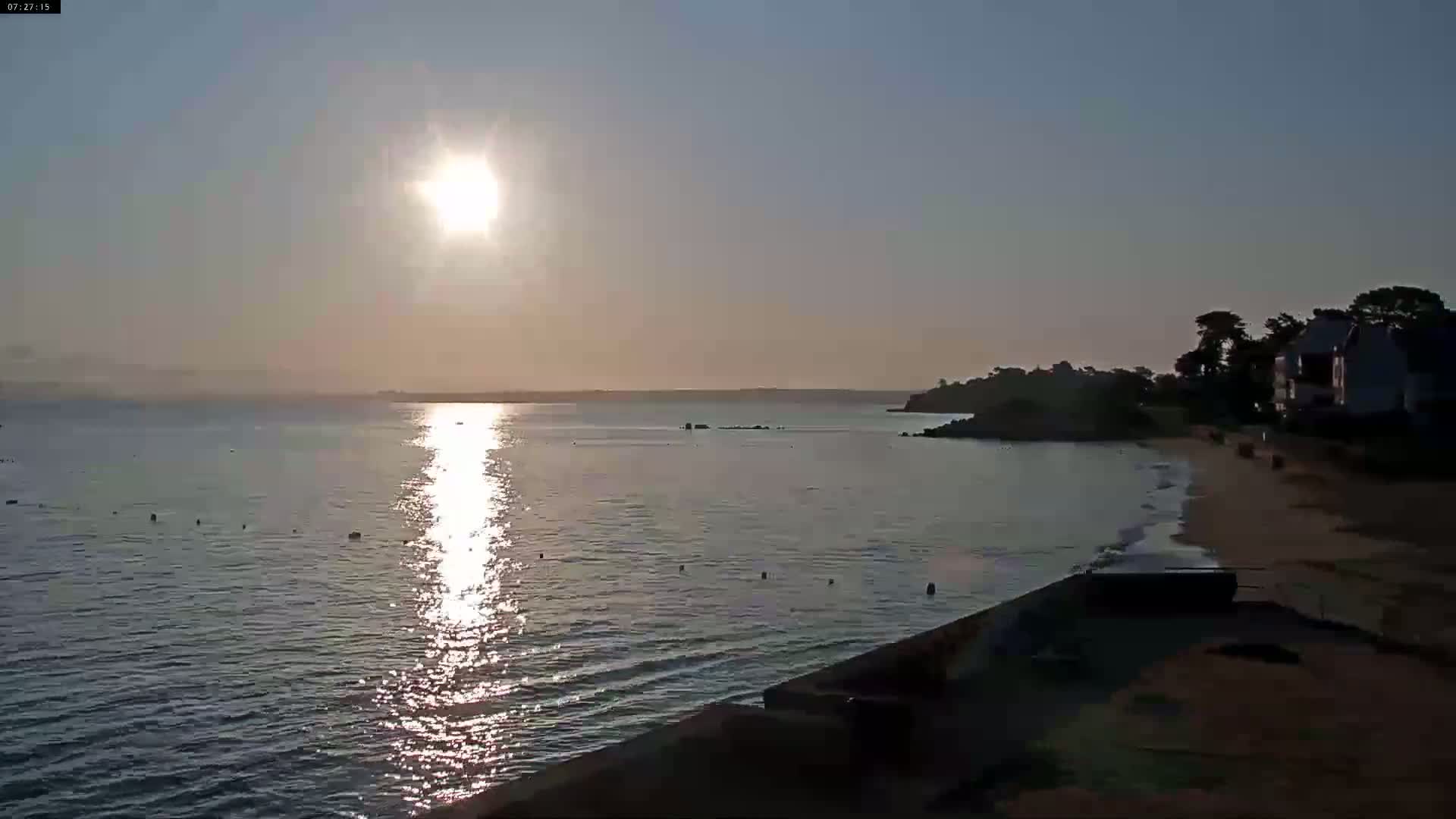 Douarnenez, Les Sables Blancs Beach Live Cam - Quimper, Finistère, Bretagne, France