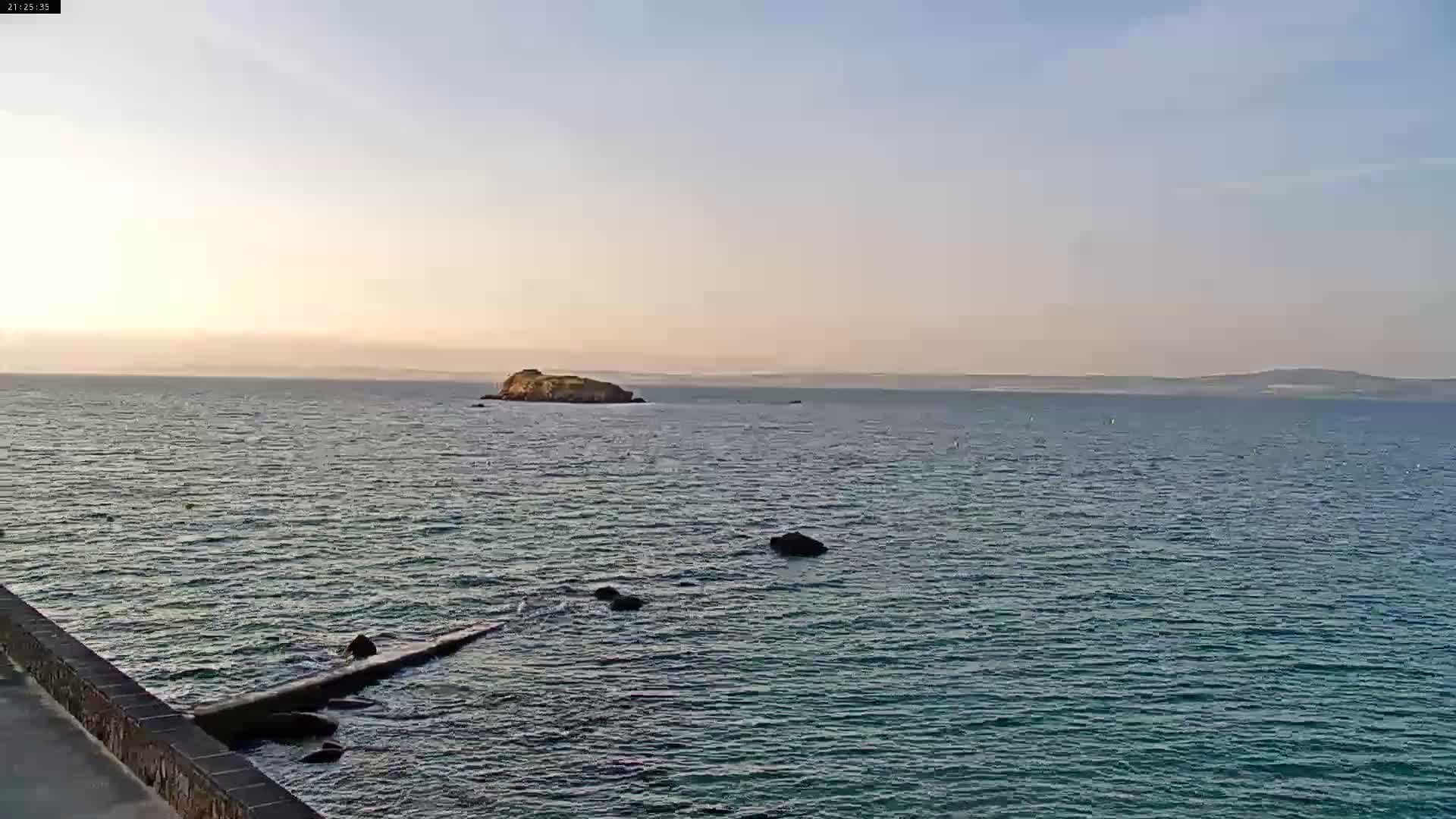 Douarnenez, Les Sables Blancs Beach Live Cam - Quimper, Finistère, Bretagne, France