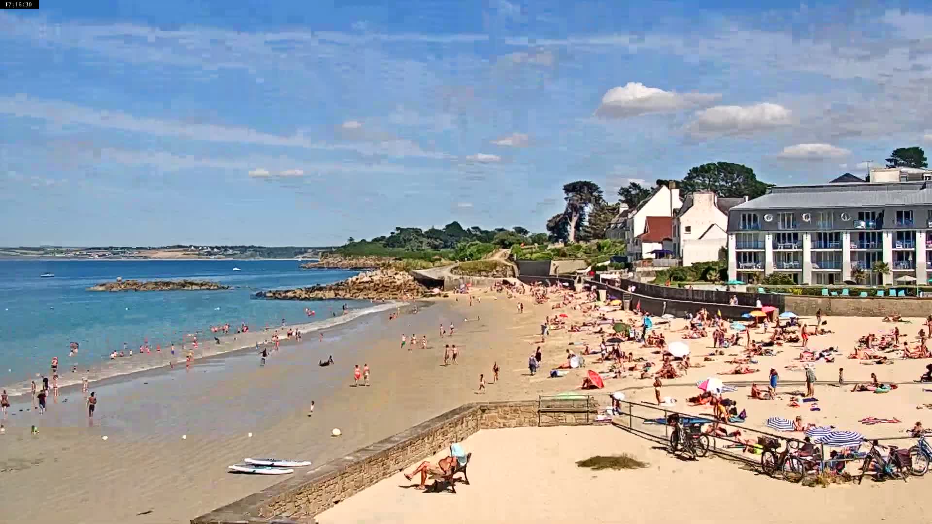 Douarnenez, Les Sables Blancs Beach Live Cam - Quimper, Finistère, Bretagne, France