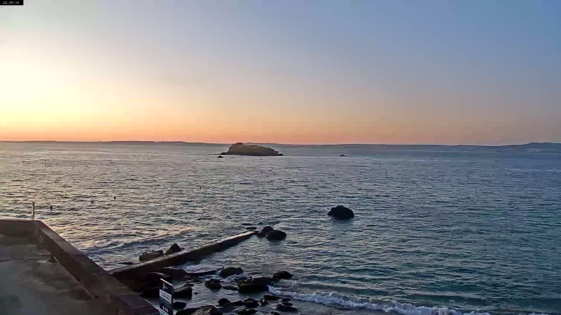 Douarnenez, Les Sables Blancs Beach Live Cam - Quimper, Finistère, Bretagne, France