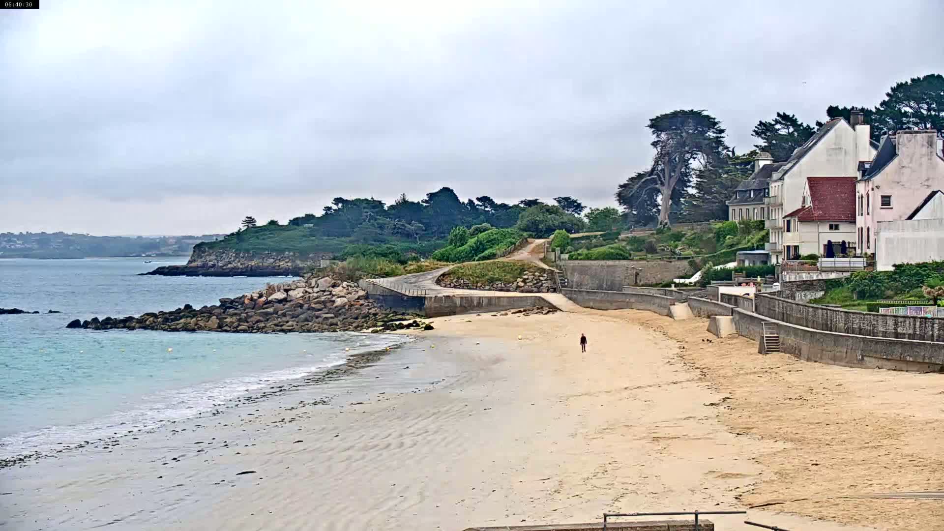 Douarnenez, Les Sables Blancs Beach Live Cam - Quimper, Finistère, Bretagne, France