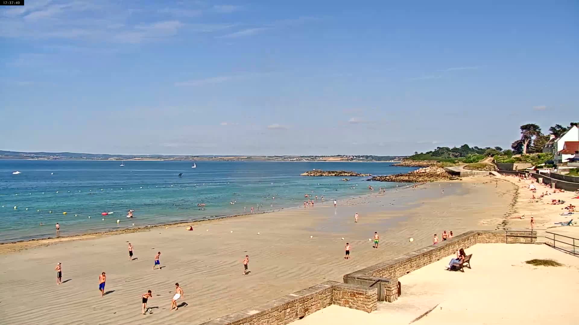 Douarnenez, Les Sables Blancs Beach Live Cam - Quimper, Finistère, Bretagne, France