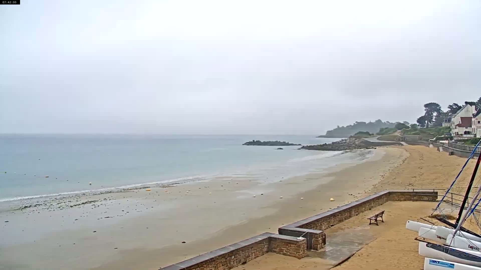 Douarnenez, Les Sables Blancs Beach Live Cam - Quimper, Finistère, Bretagne, France