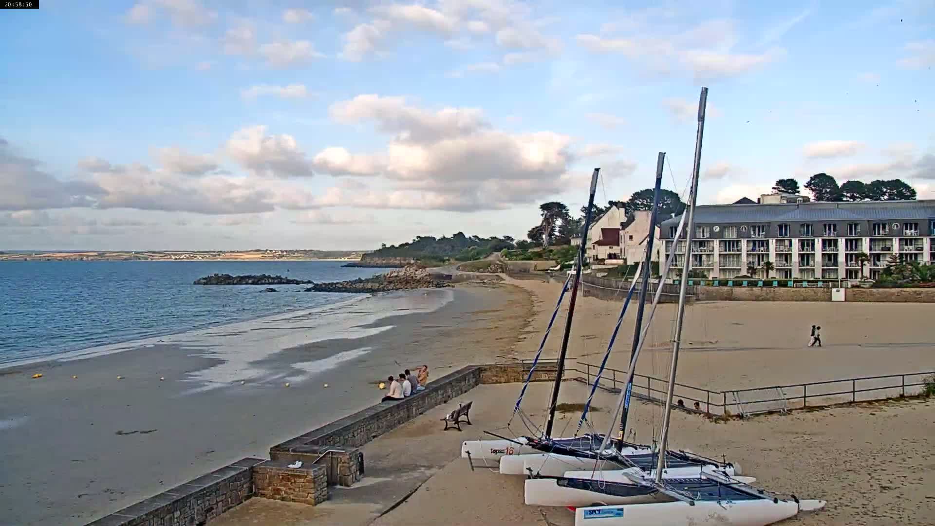 Douarnenez, Les Sables Blancs Beach Live Cam - Quimper, Finistère, Bretagne, France