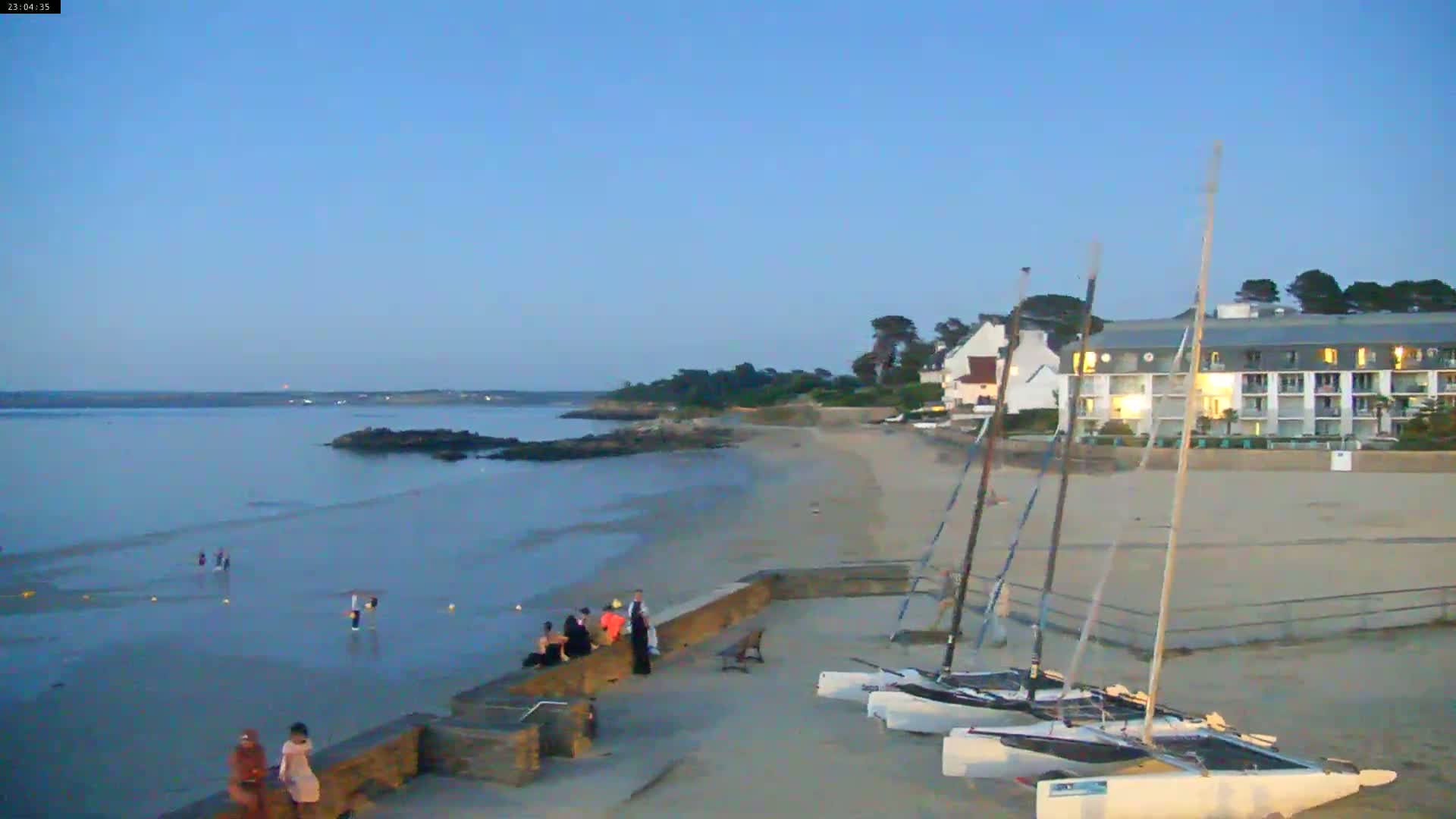 Douarnenez, Les Sables Blancs Beach Live Cam - Quimper, Finistère, Bretagne, France