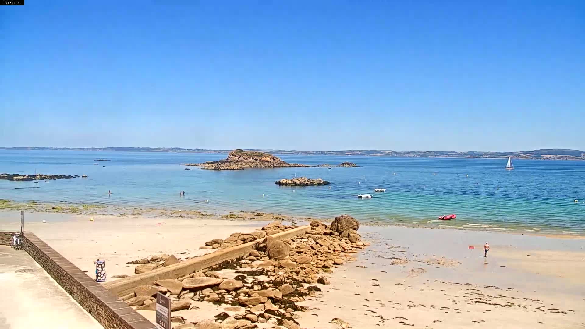 Douarnenez, Les Sables Blancs Beach Live Cam - Quimper, Finistère, Bretagne, France